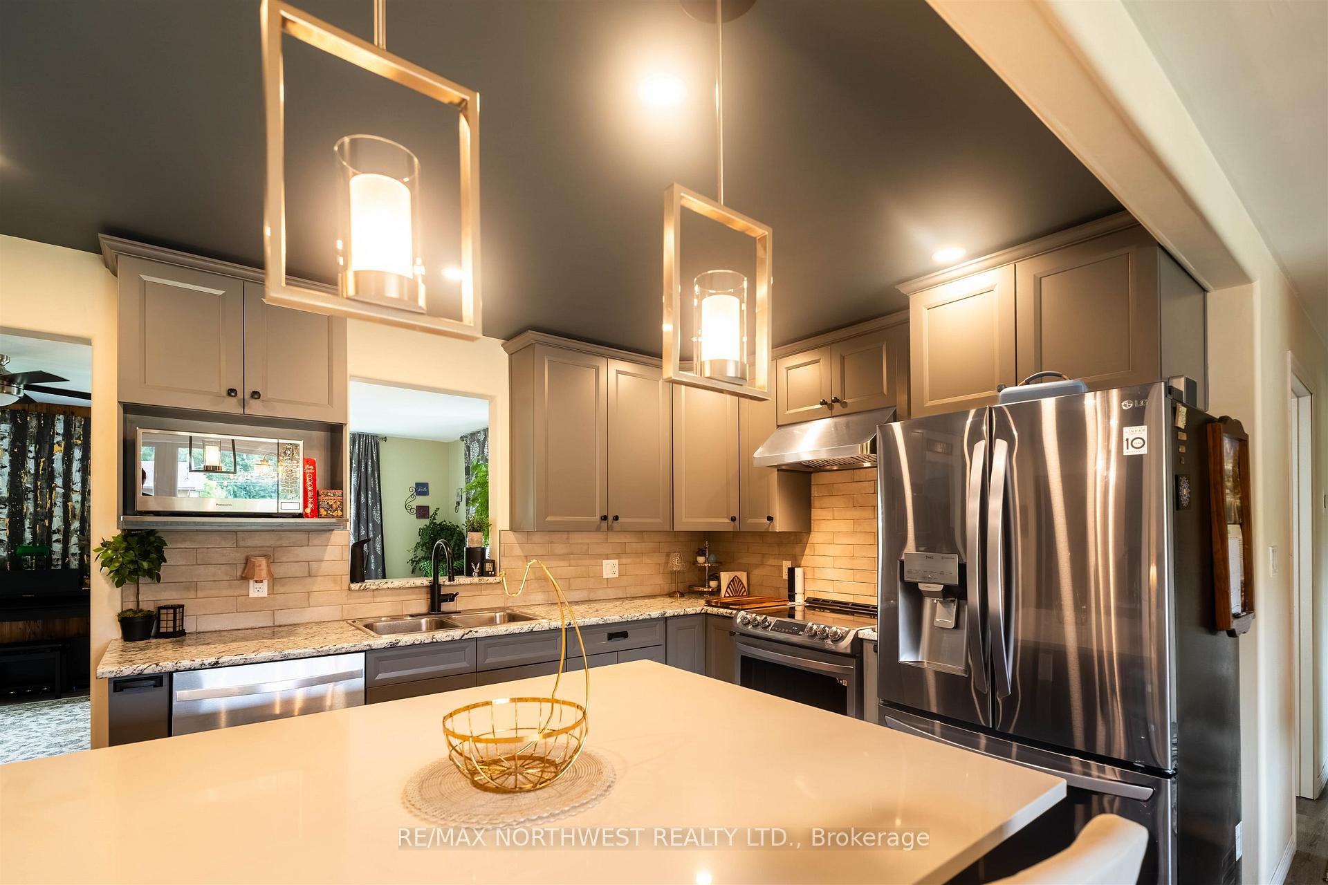 Photo 19 of 25 Park Avenue, Kenora, Evergreen — HOMEH