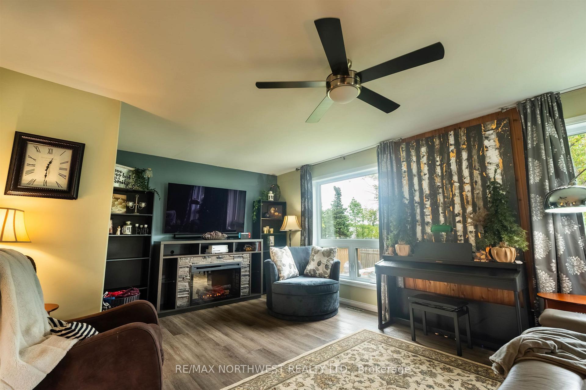 Photo 24 of 25 Park Avenue, Kenora, Evergreen — HOMEH
