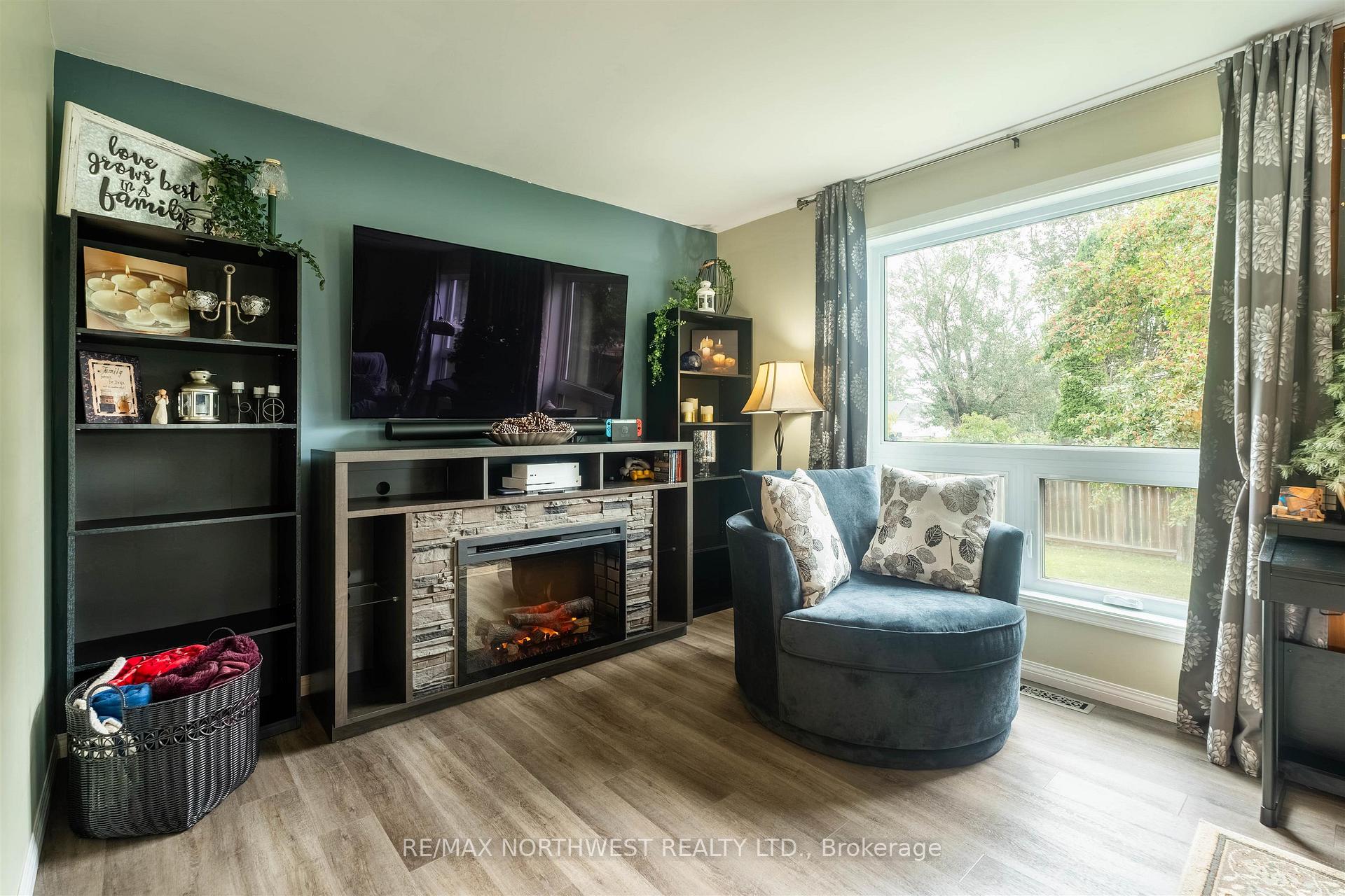 Photo 26 of 25 Park Avenue, Kenora, Evergreen — HOMEH