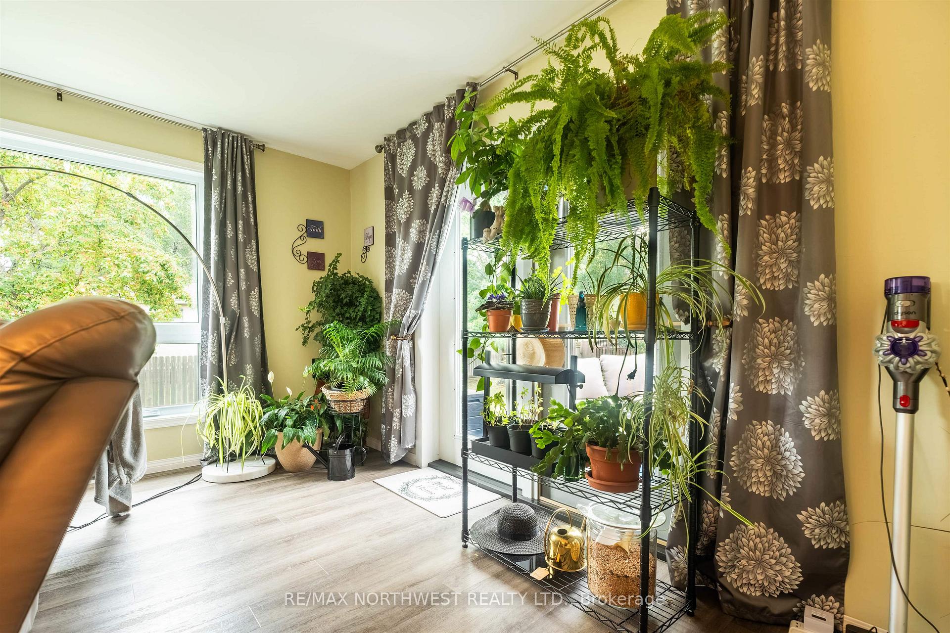 Photo 29 of 25 Park Avenue, Kenora, Evergreen — HOMEH