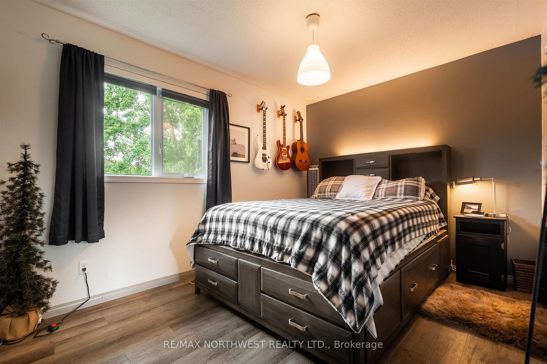 Photo 32 of 25 Park Avenue, Kenora, Evergreen — HOMEH
