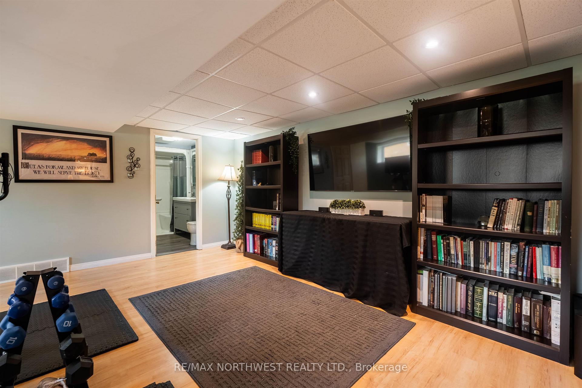 Photo 37 of 25 Park Avenue, Kenora, Evergreen — HOMEH
