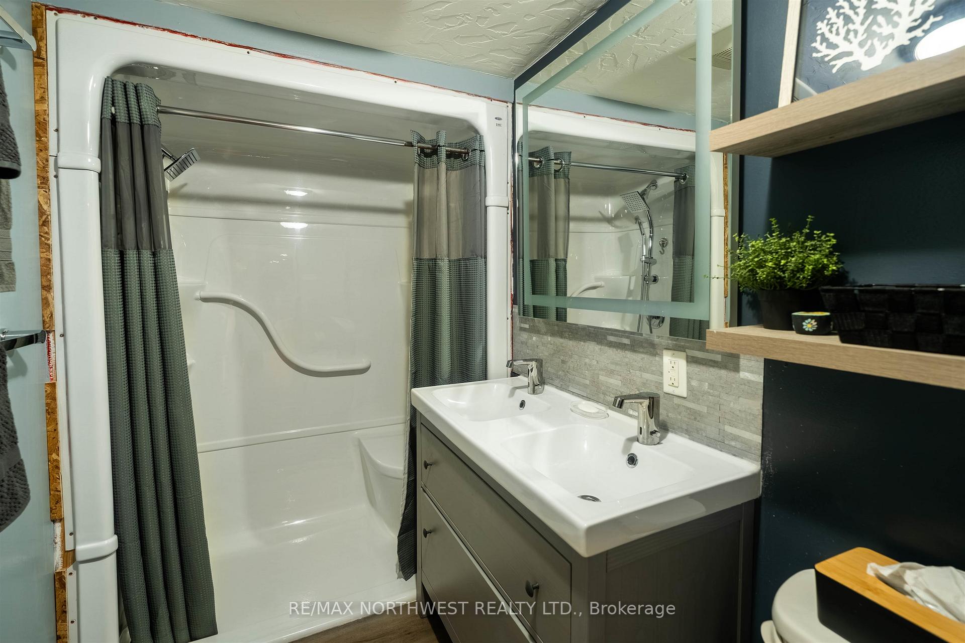 Photo 40 of 25 Park Avenue, Kenora, Evergreen — HOMEH