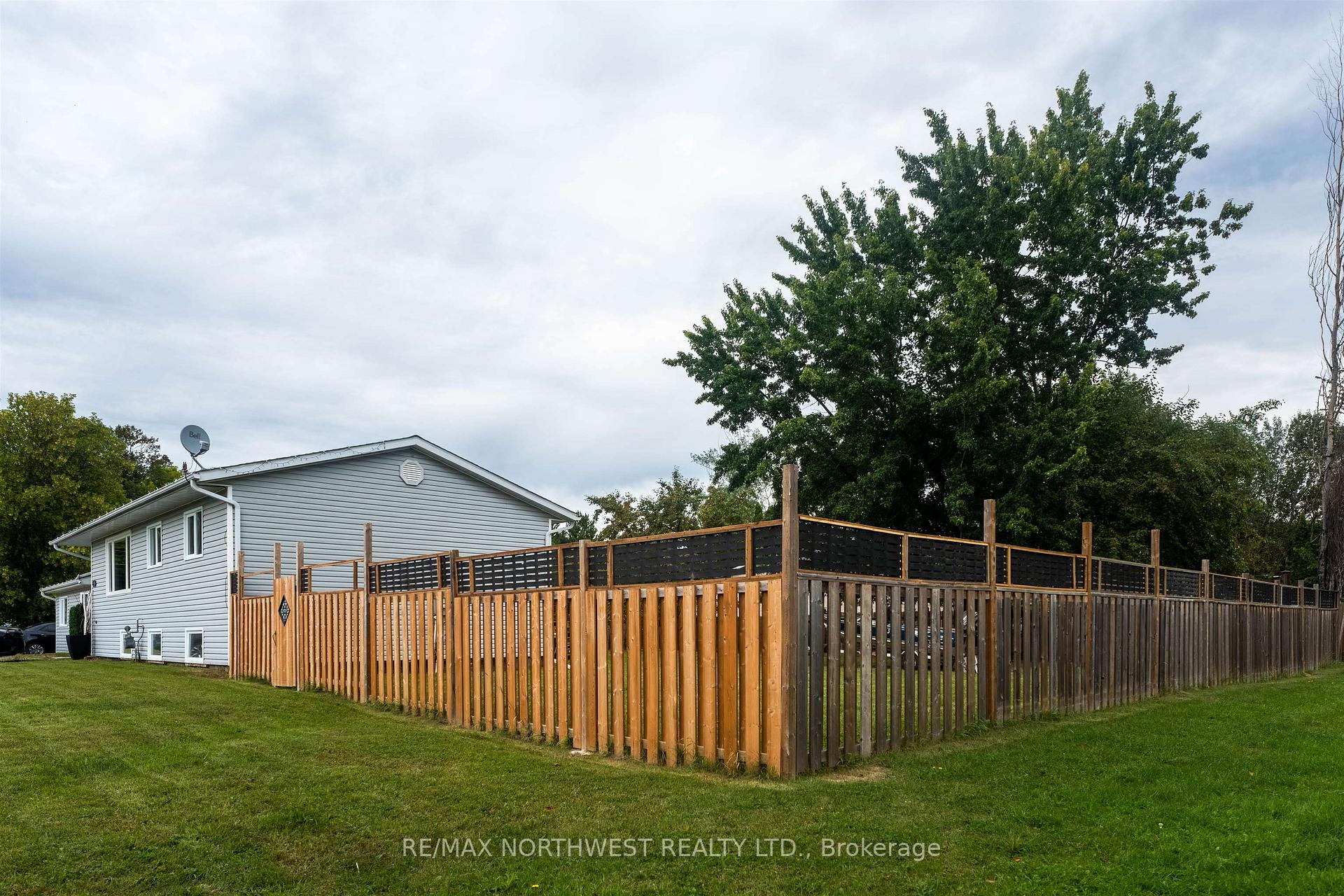 Photo 42 of 25 Park Avenue, Kenora, Evergreen — HOMEH