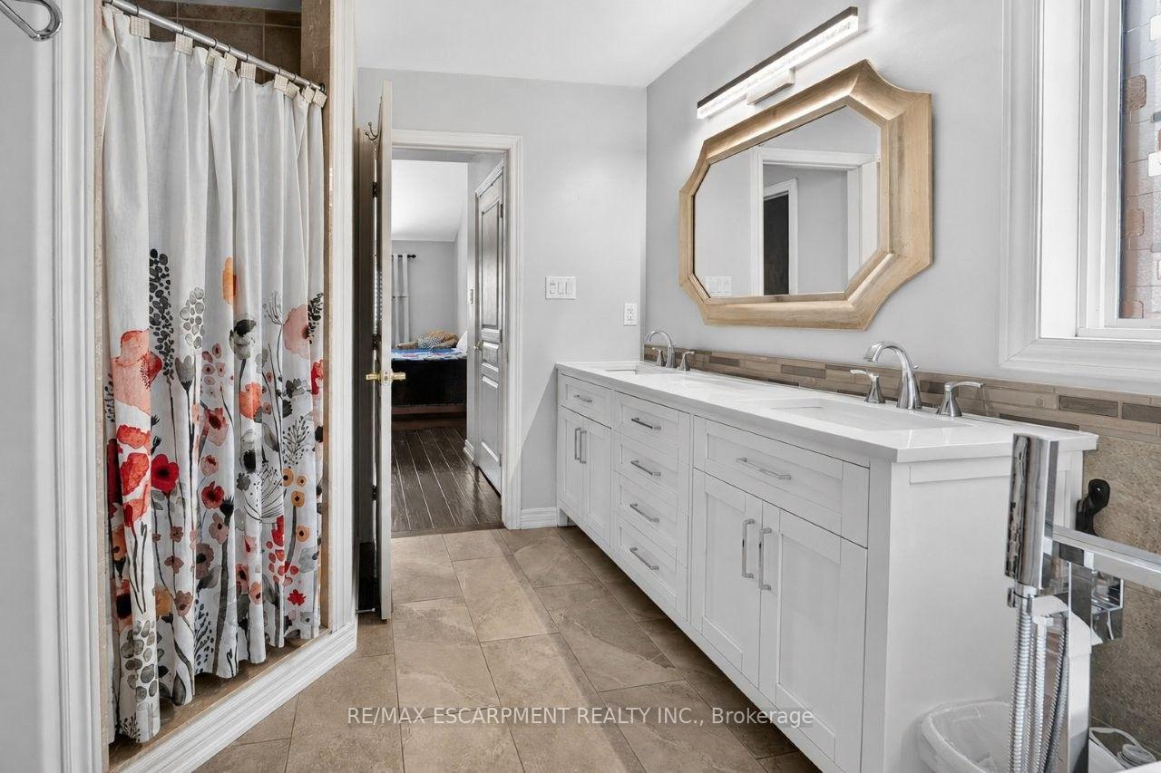 Photo 15 of 4451 Comfort Crescent, Lincoln, Beamsville — HOMEH