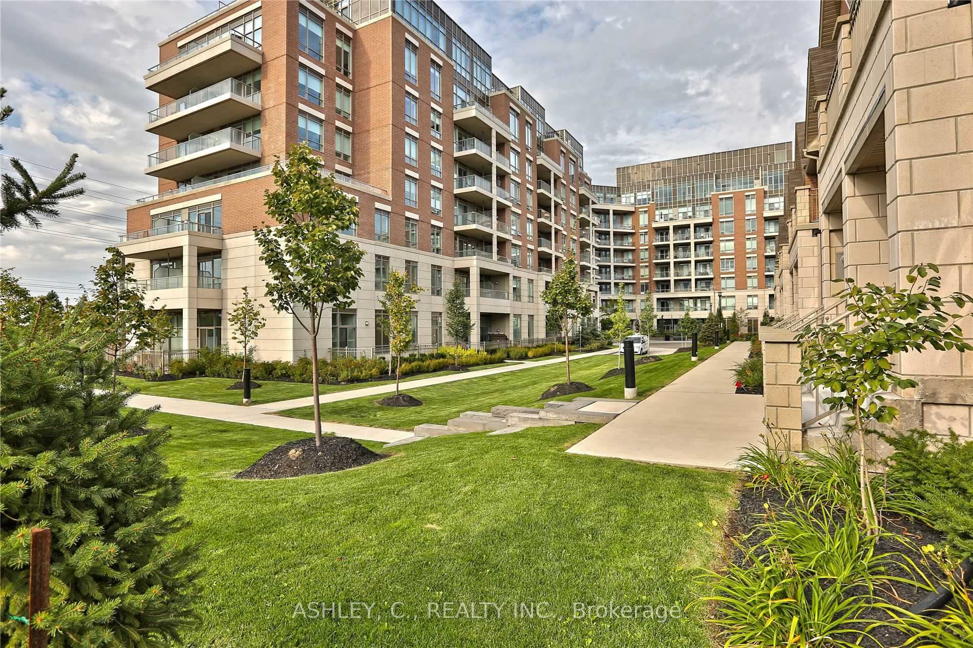 Photo 2 of Unit 807, 2480 Prince Michael Drive, Oakville, Joshua Creek — HOMEH