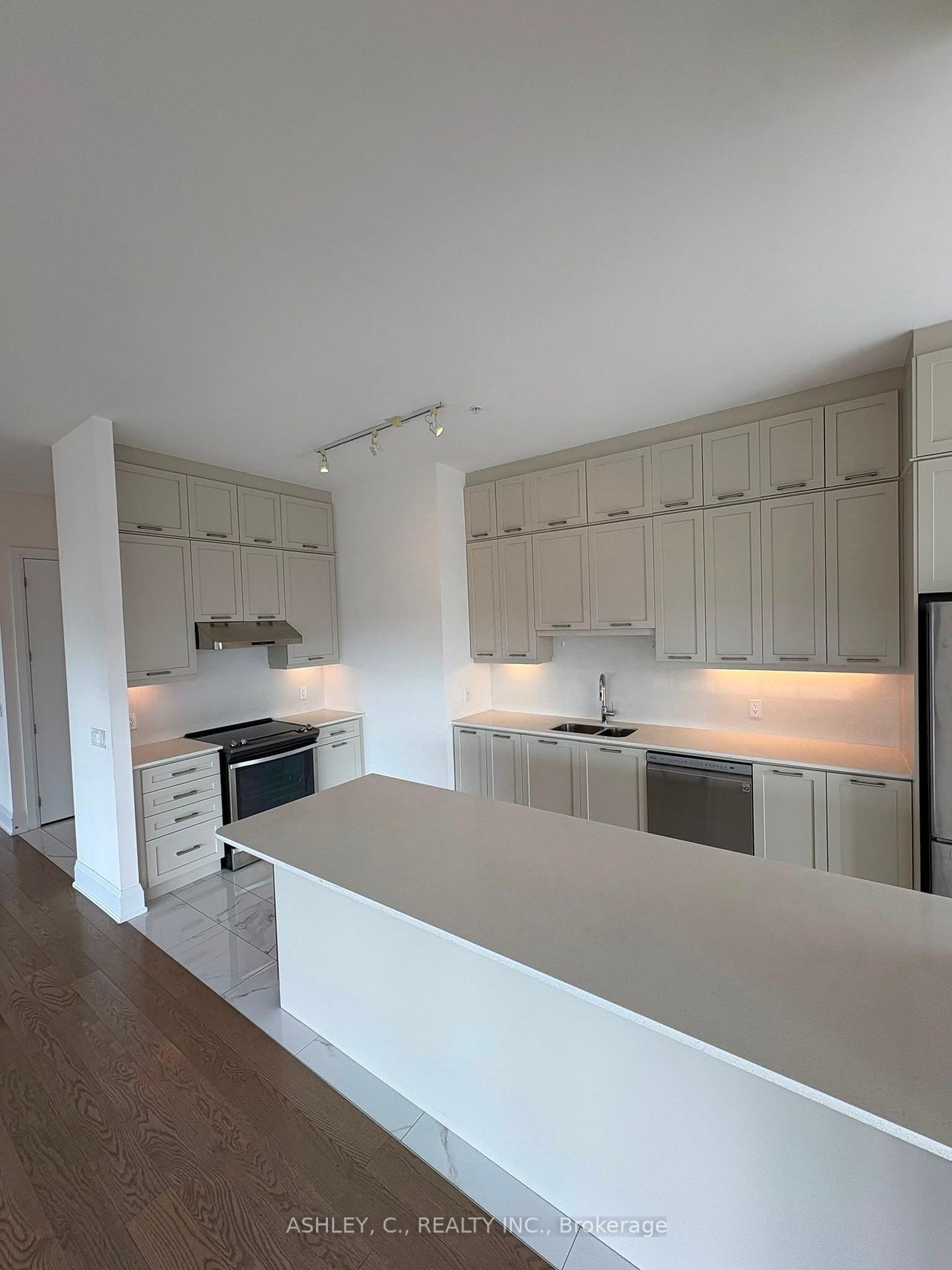 Photo 4 of Unit 807, 2480 Prince Michael Drive, Oakville, Joshua Creek — HOMEH