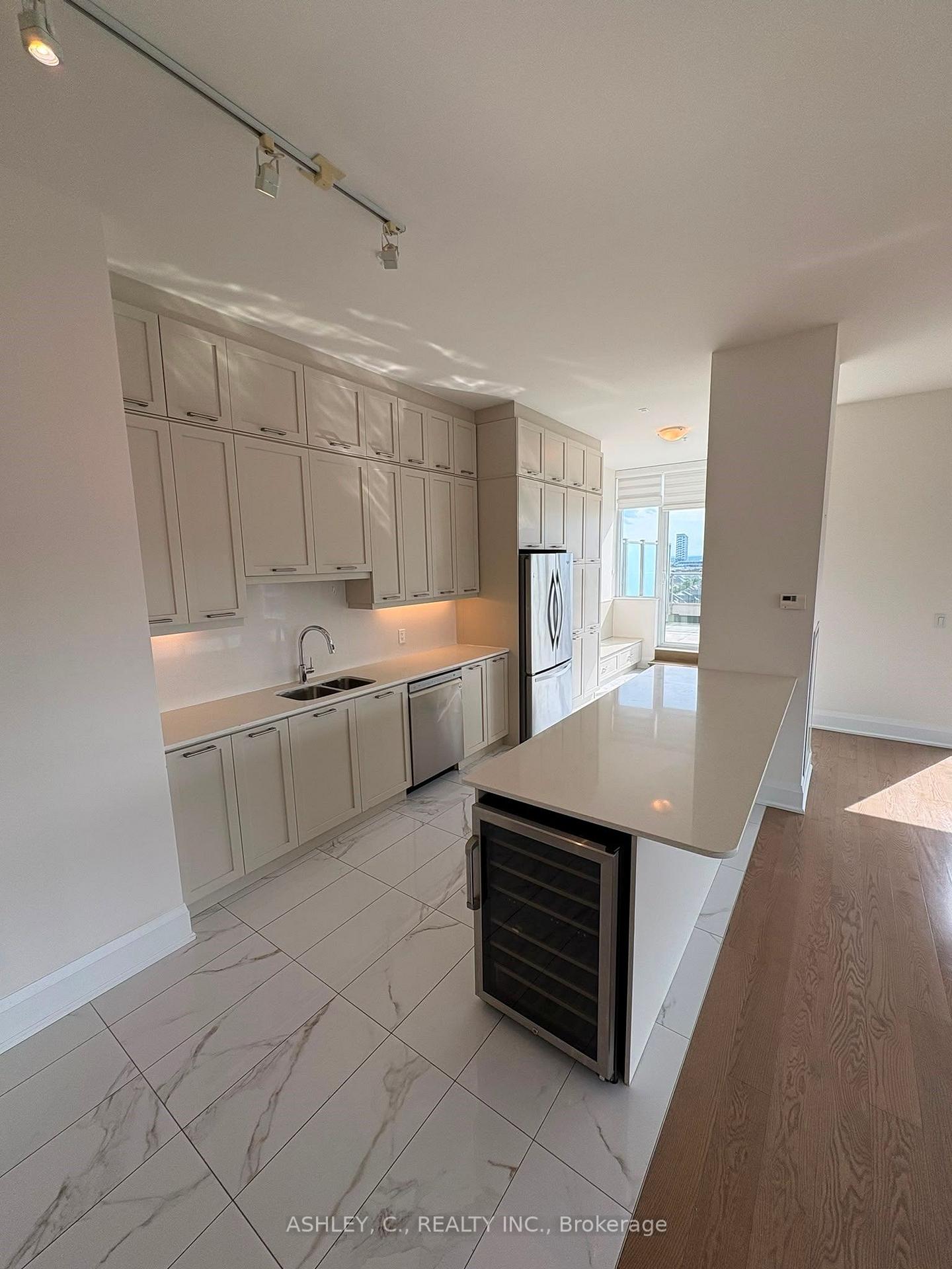 Photo 6 of Unit 807, 2480 Prince Michael Drive, Oakville, Joshua Creek — HOMEH