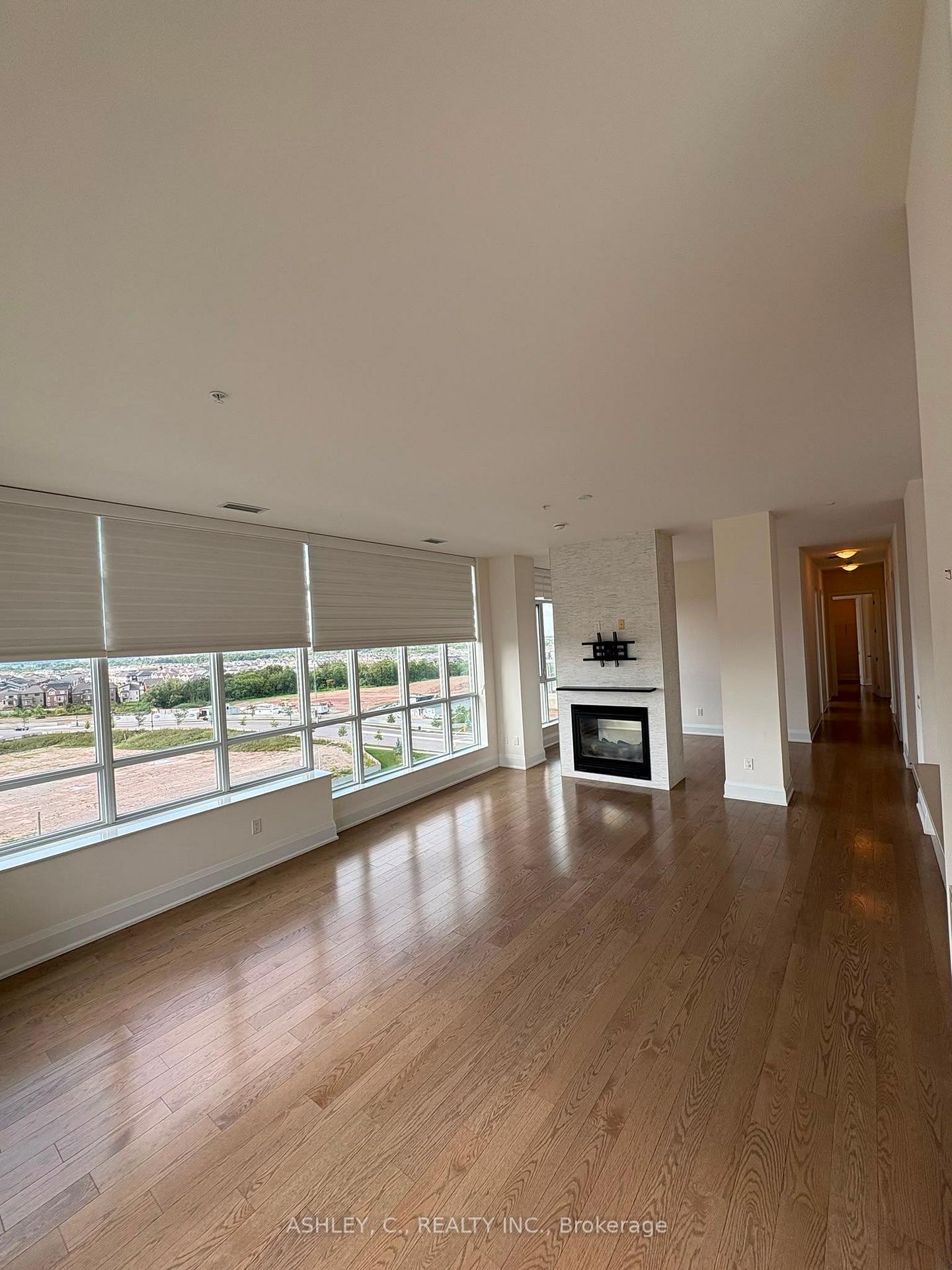 Photo 10 of Unit 807, 2480 Prince Michael Drive, Oakville, Joshua Creek — HOMEH