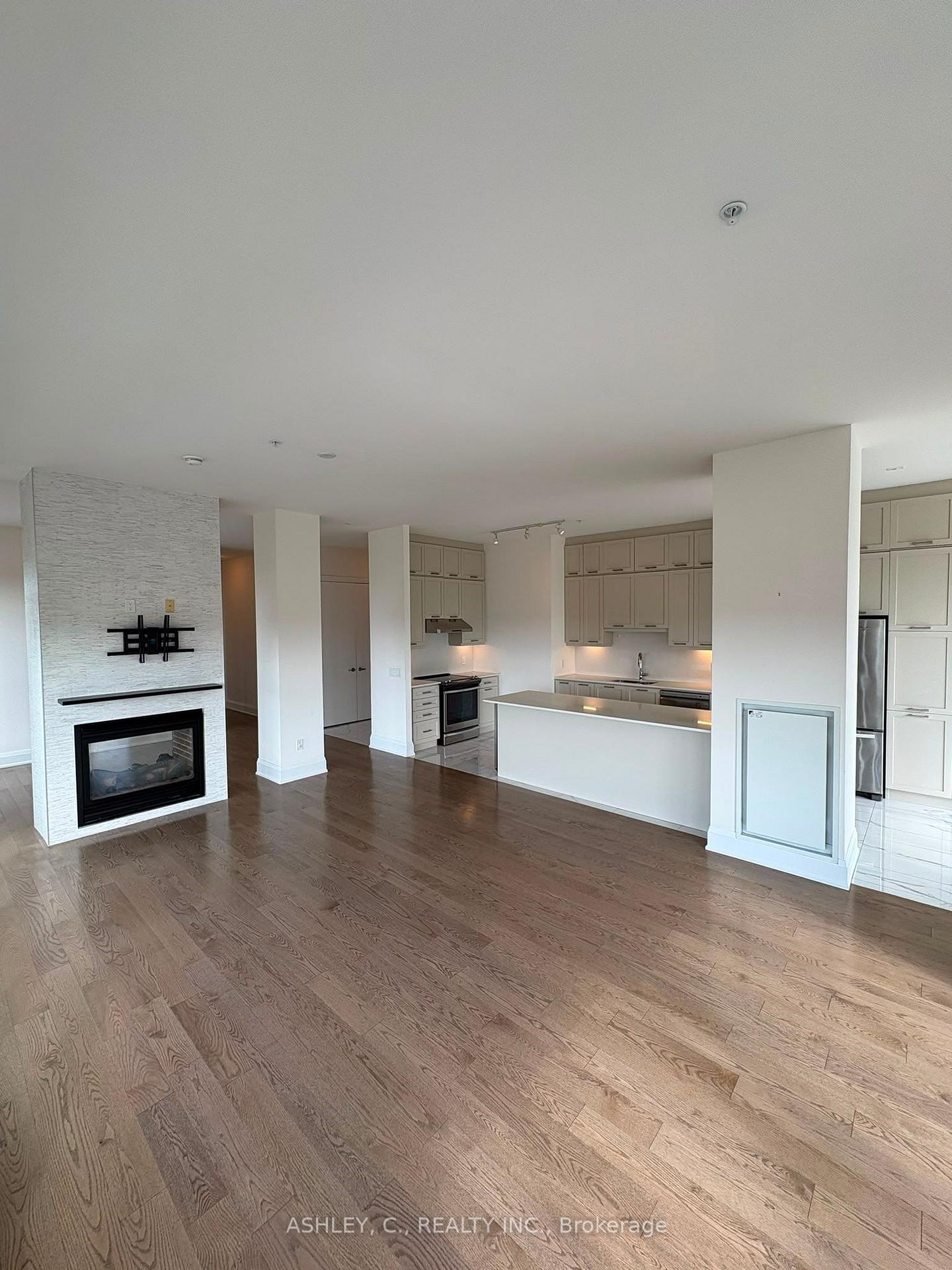 Photo 12 of Unit 807, 2480 Prince Michael Drive, Oakville, Joshua Creek — HOMEH