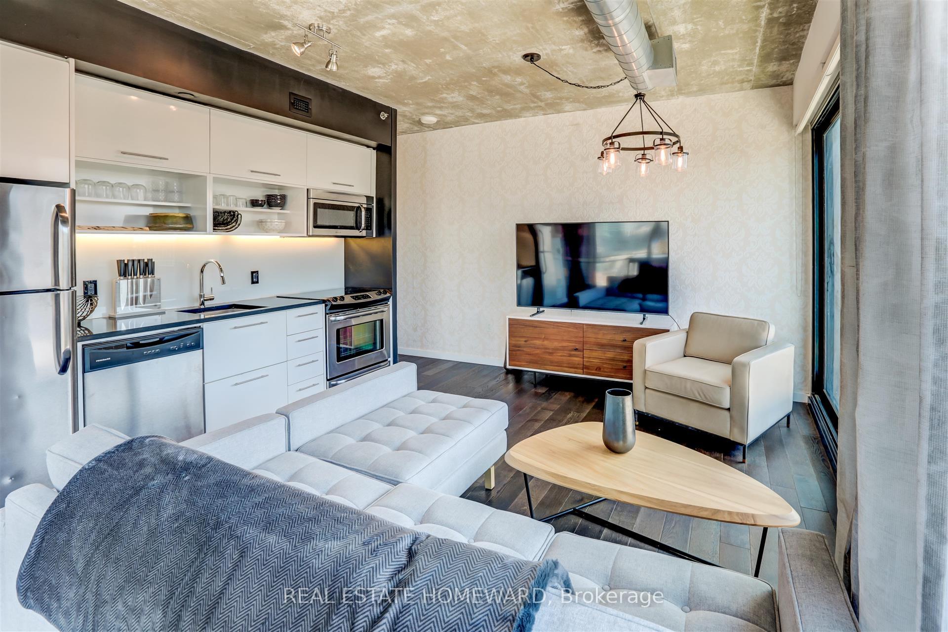 Photo 5 of Unit 817, 51 Trolley Crescent, Toronto, Waterfront Communities — HOMEH