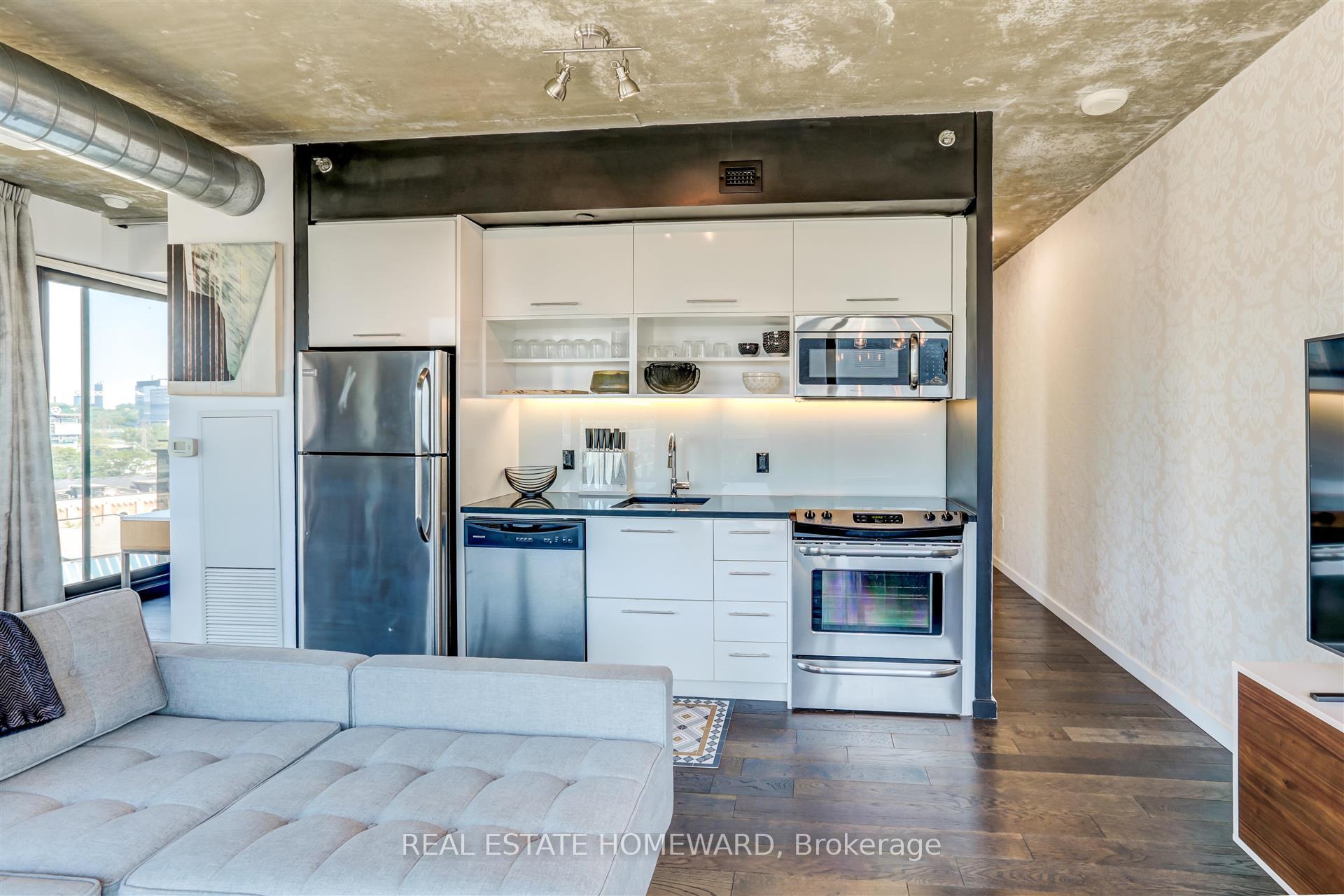 Photo 15 of Unit 817, 51 Trolley Crescent, Toronto, Waterfront Communities — HOMEH