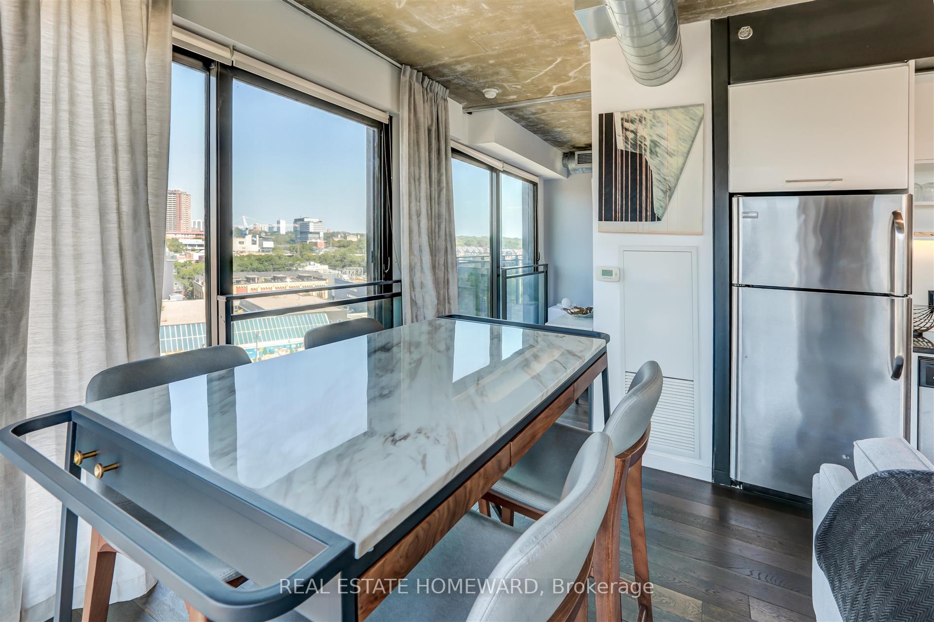 Photo 18 of Unit 817, 51 Trolley Crescent, Toronto, Waterfront Communities — HOMEH