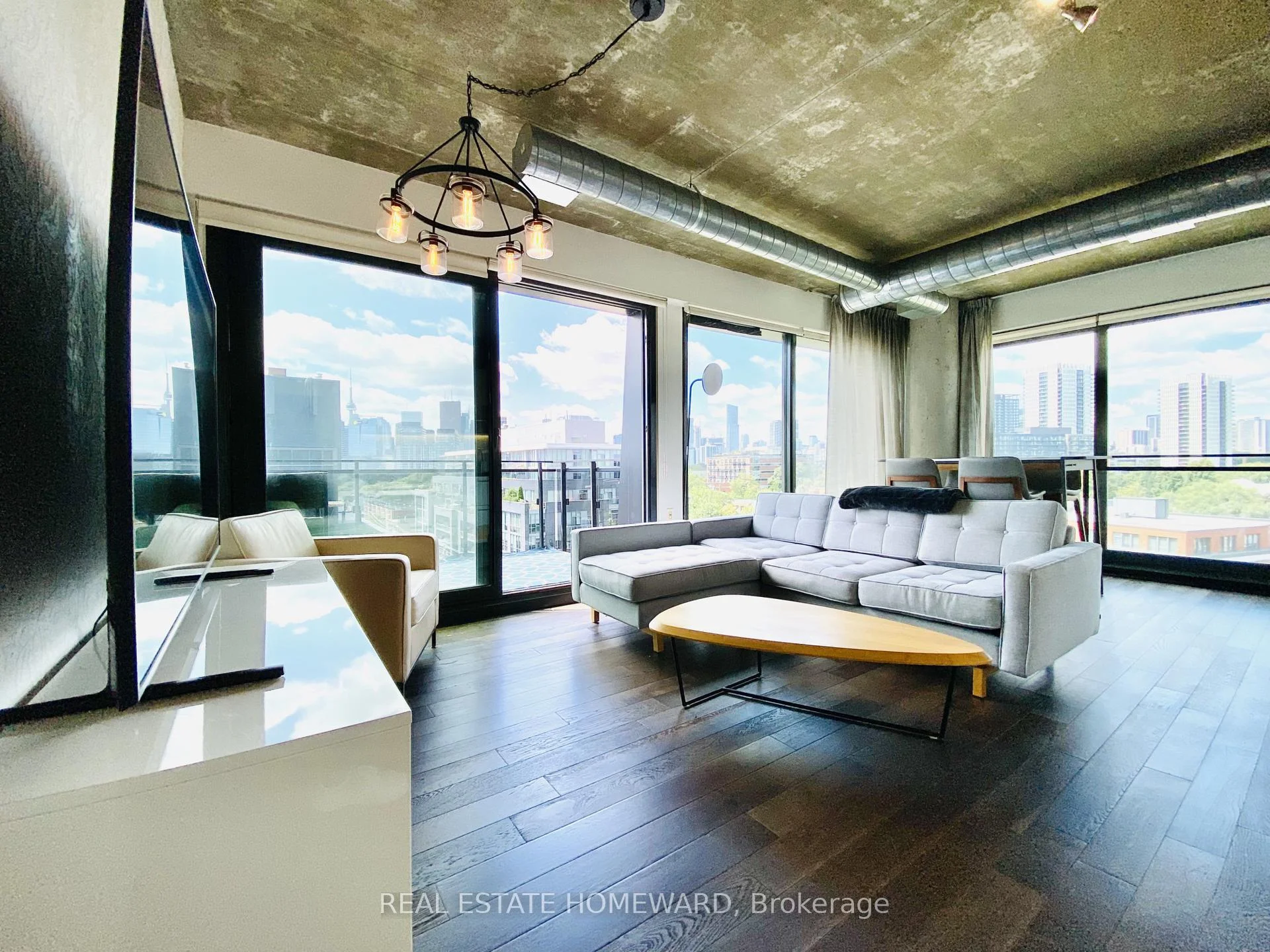 Photo 4 of Unit 817, 51 Trolley Crescent, Toronto, Waterfront Communities — HOMEH