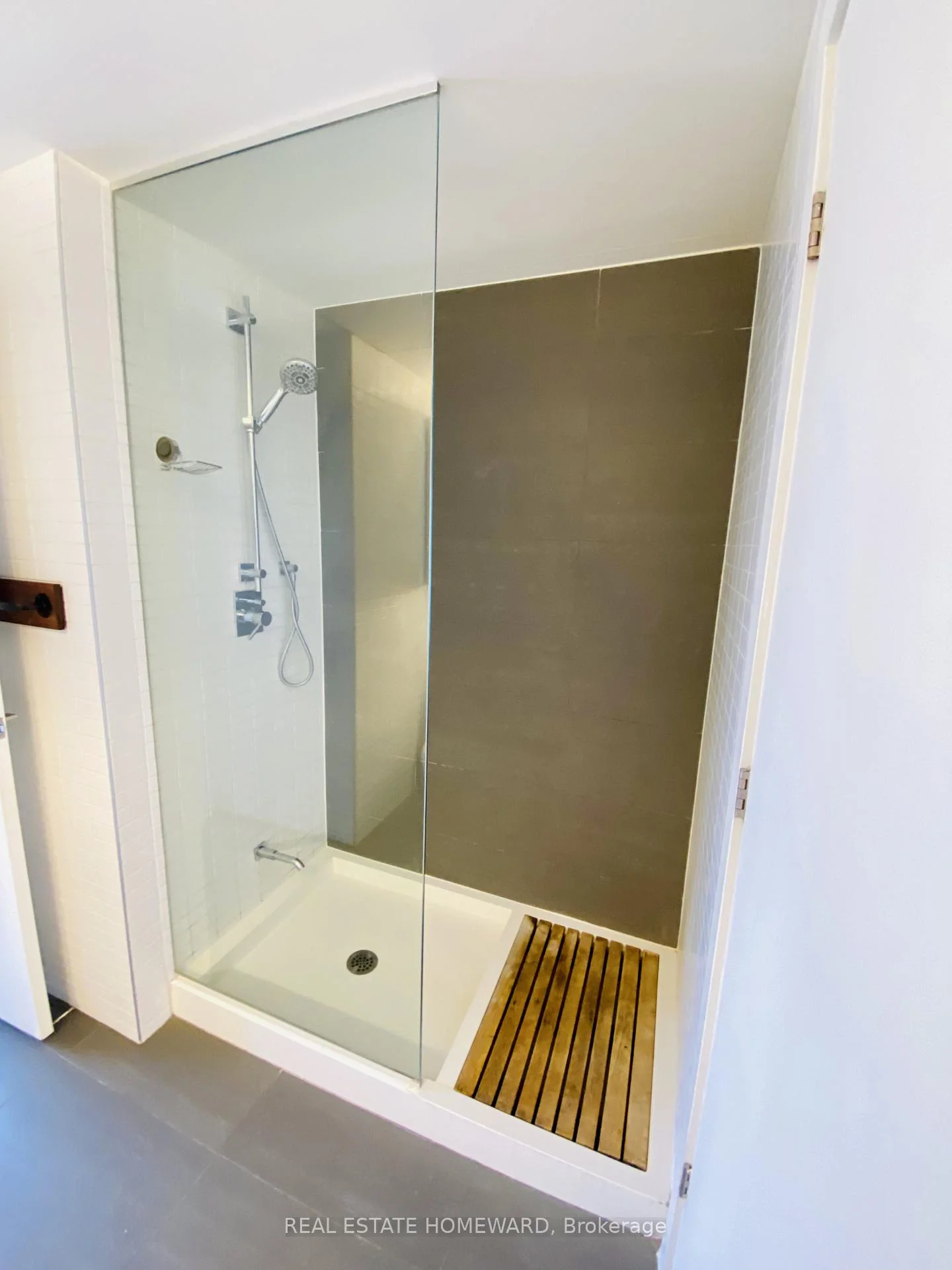 Photo 36 of Unit 817, 51 Trolley Crescent, Toronto, Waterfront Communities — HOMEH