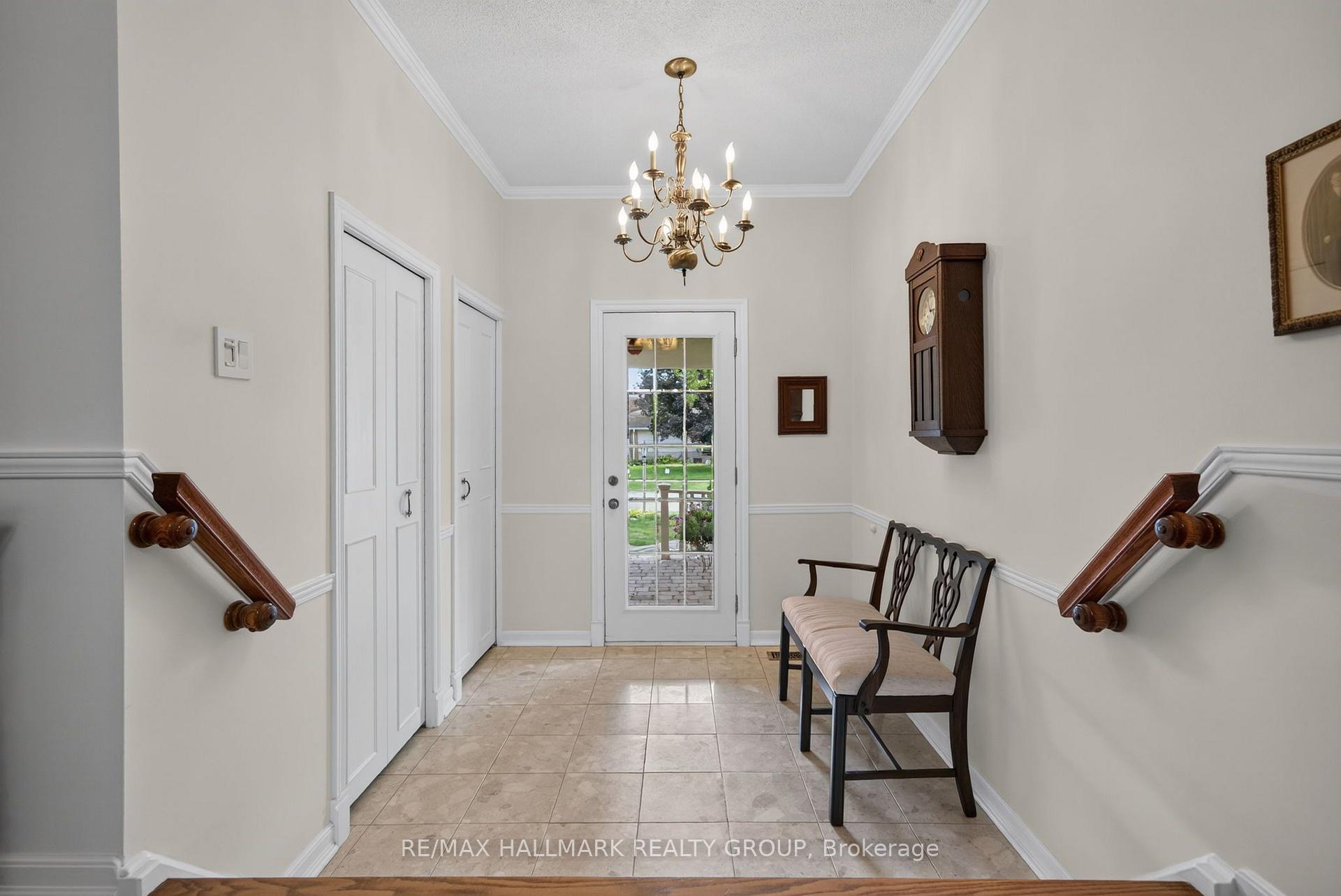 Photo 4 of 104 Northpark Drive, Ottawa, Blackburn Hamlet — HOMEH