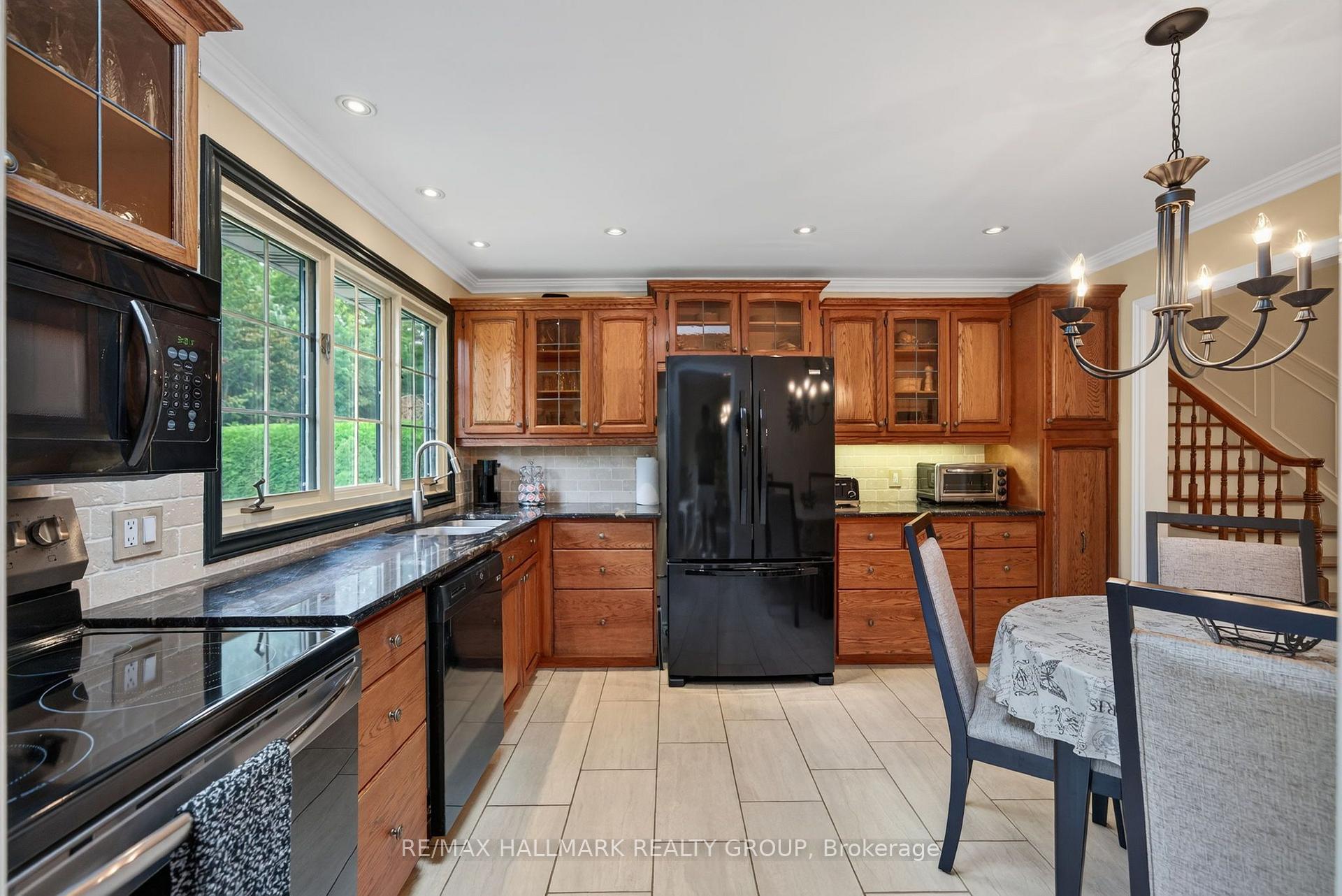Photo 11 of 104 Northpark Drive, Ottawa, Blackburn Hamlet — HOMEH