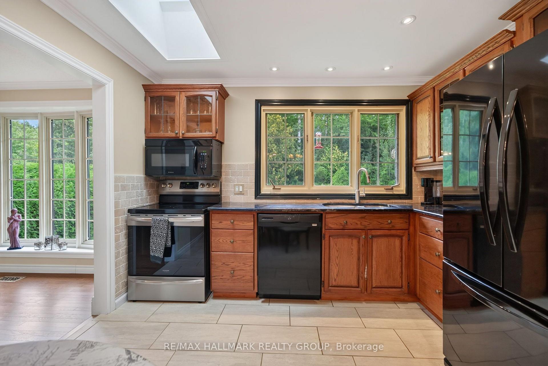 Photo 12 of 104 Northpark Drive, Ottawa, Blackburn Hamlet — HOMEH