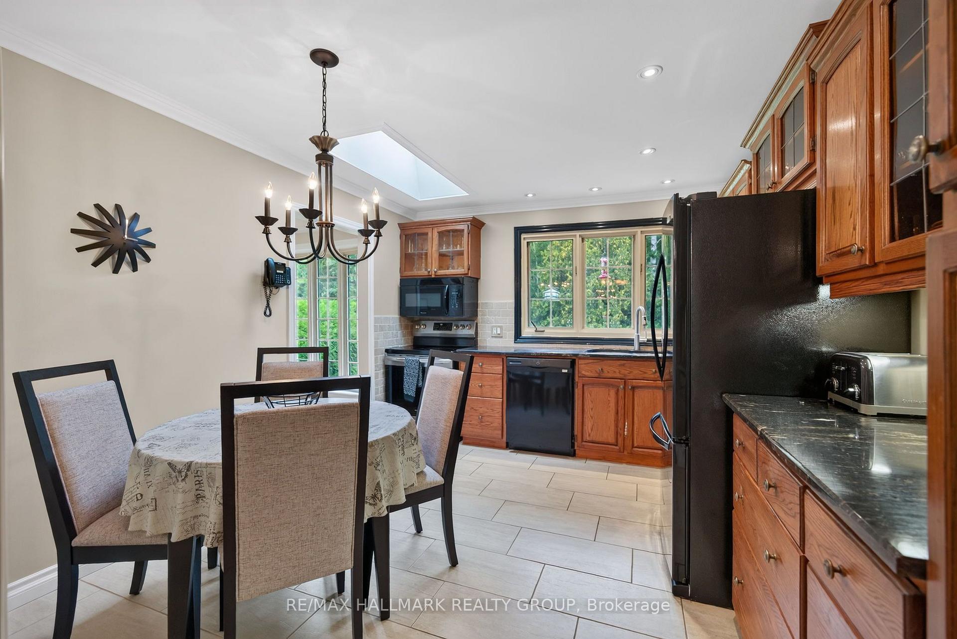 Photo 13 of 104 Northpark Drive, Ottawa, Blackburn Hamlet — HOMEH