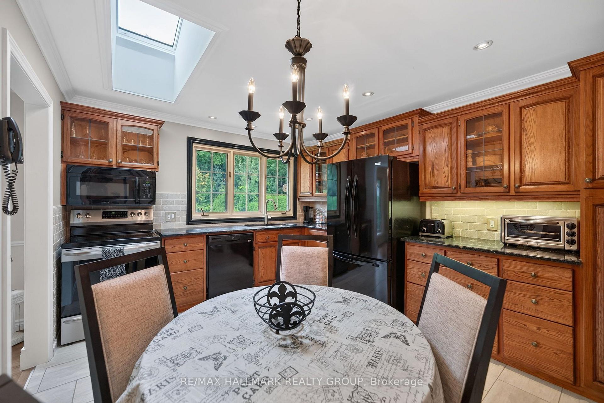 Photo 14 of 104 Northpark Drive, Ottawa, Blackburn Hamlet — HOMEH