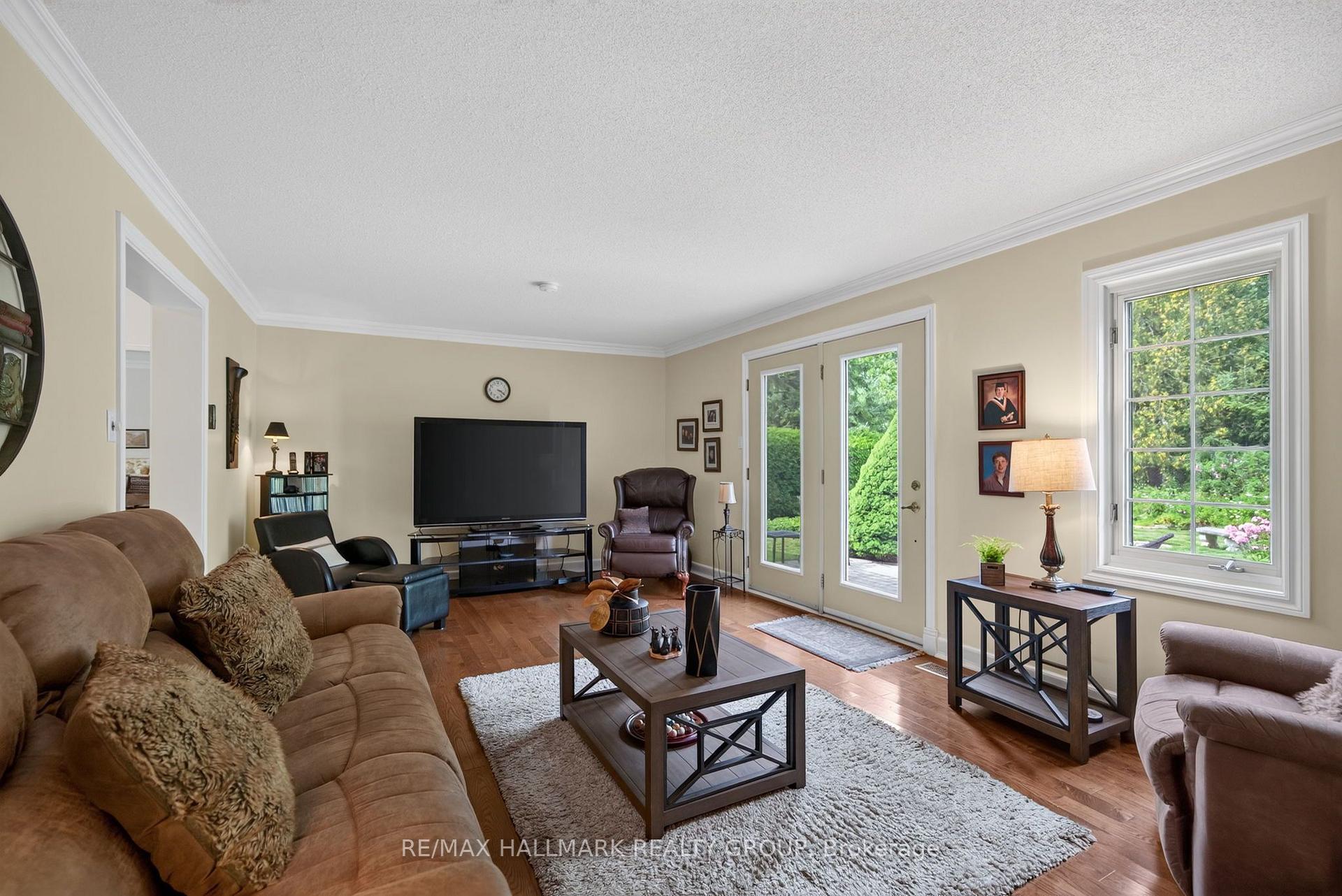 Photo 16 of 104 Northpark Drive, Ottawa, Blackburn Hamlet — HOMEH