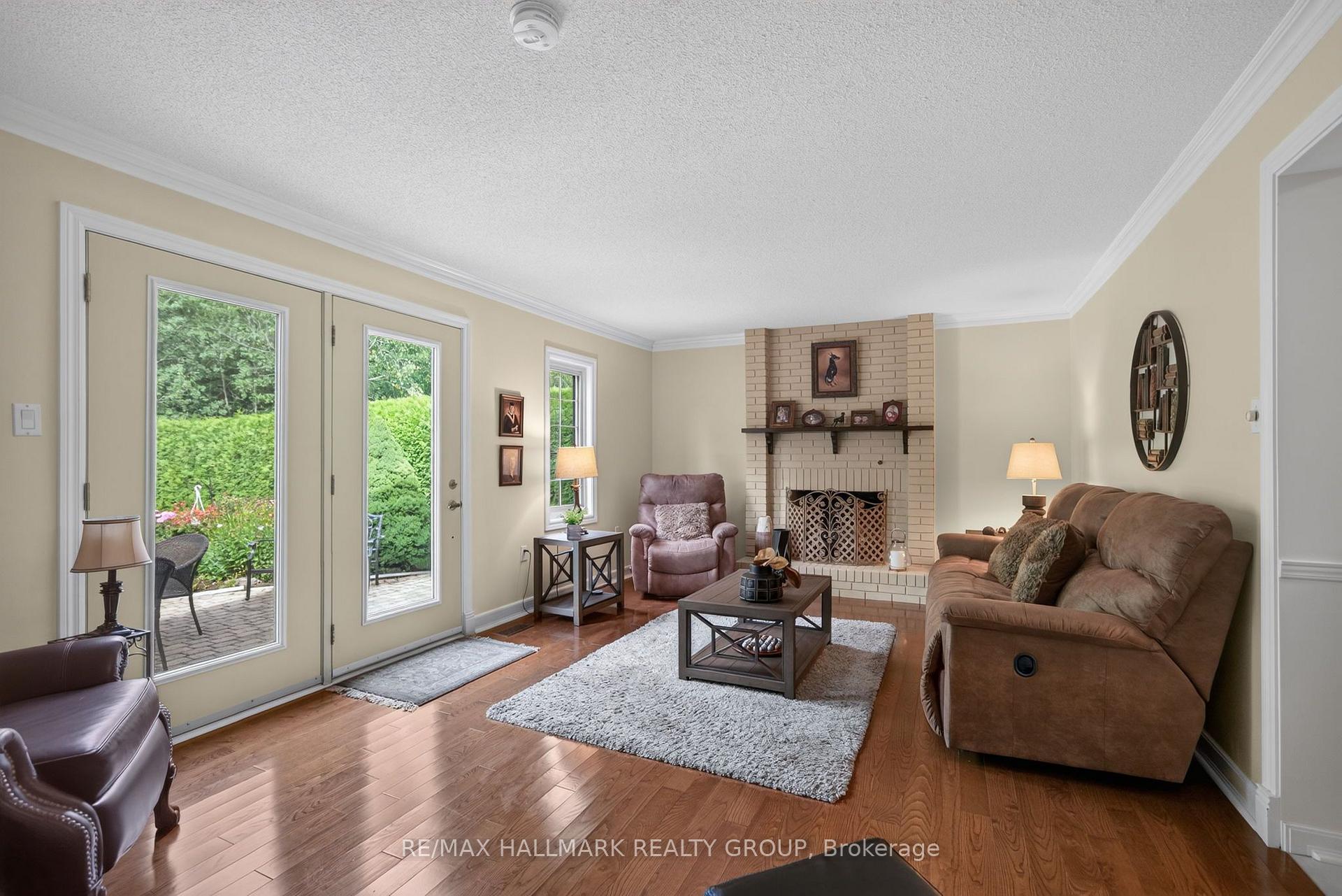 Photo 17 of 104 Northpark Drive, Ottawa, Blackburn Hamlet — HOMEH