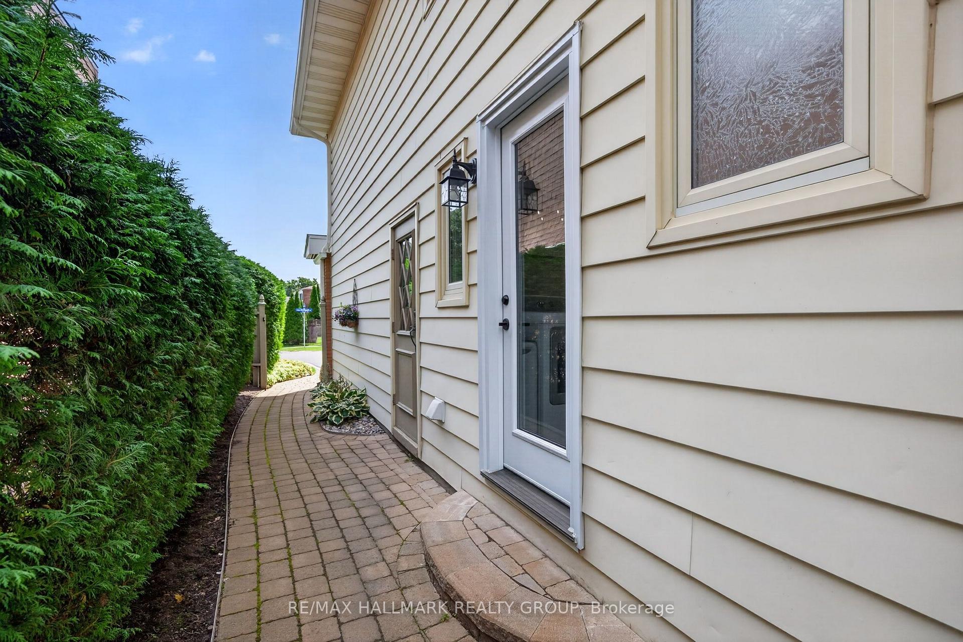 Photo 21 of 104 Northpark Drive, Ottawa, Blackburn Hamlet — HOMEH