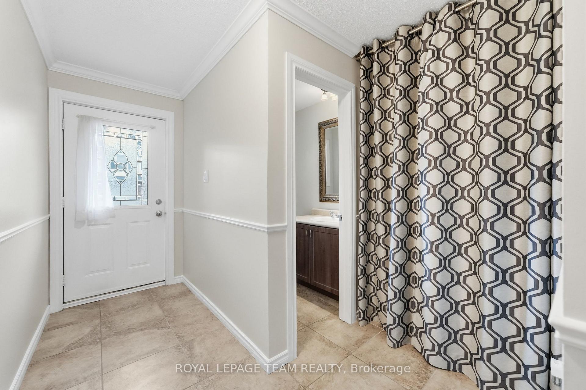 Photo 4 of 304 Valade Crescent, Ottawa, Fallingbrook/Pineridge — HOMEH