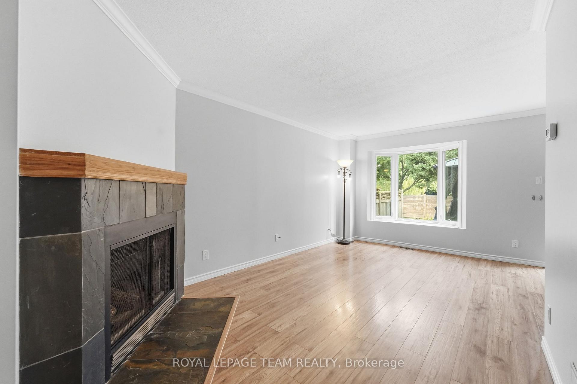 Photo 7 of 304 Valade Crescent, Ottawa, Fallingbrook/Pineridge — HOMEH