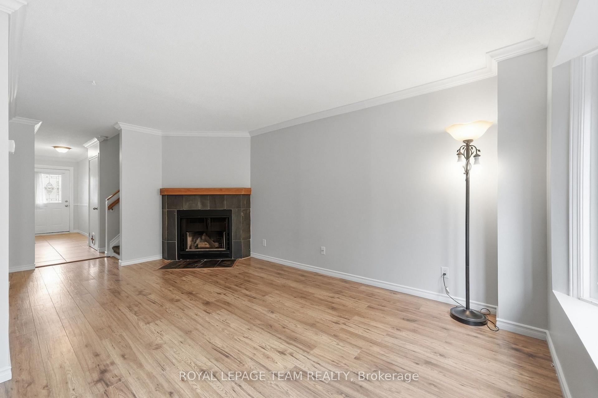 Photo 8 of 304 Valade Crescent, Ottawa, Fallingbrook/Pineridge — HOMEH