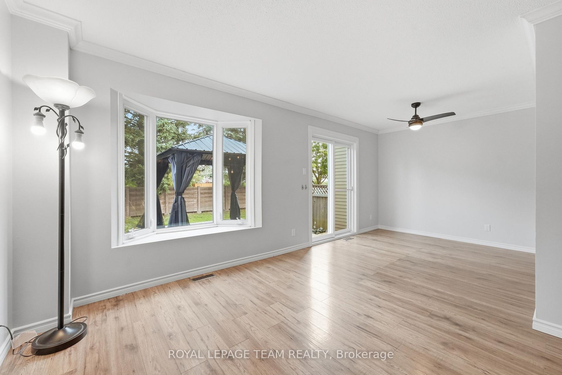 Photo 9 of 304 Valade Crescent, Ottawa, Fallingbrook/Pineridge — HOMEH