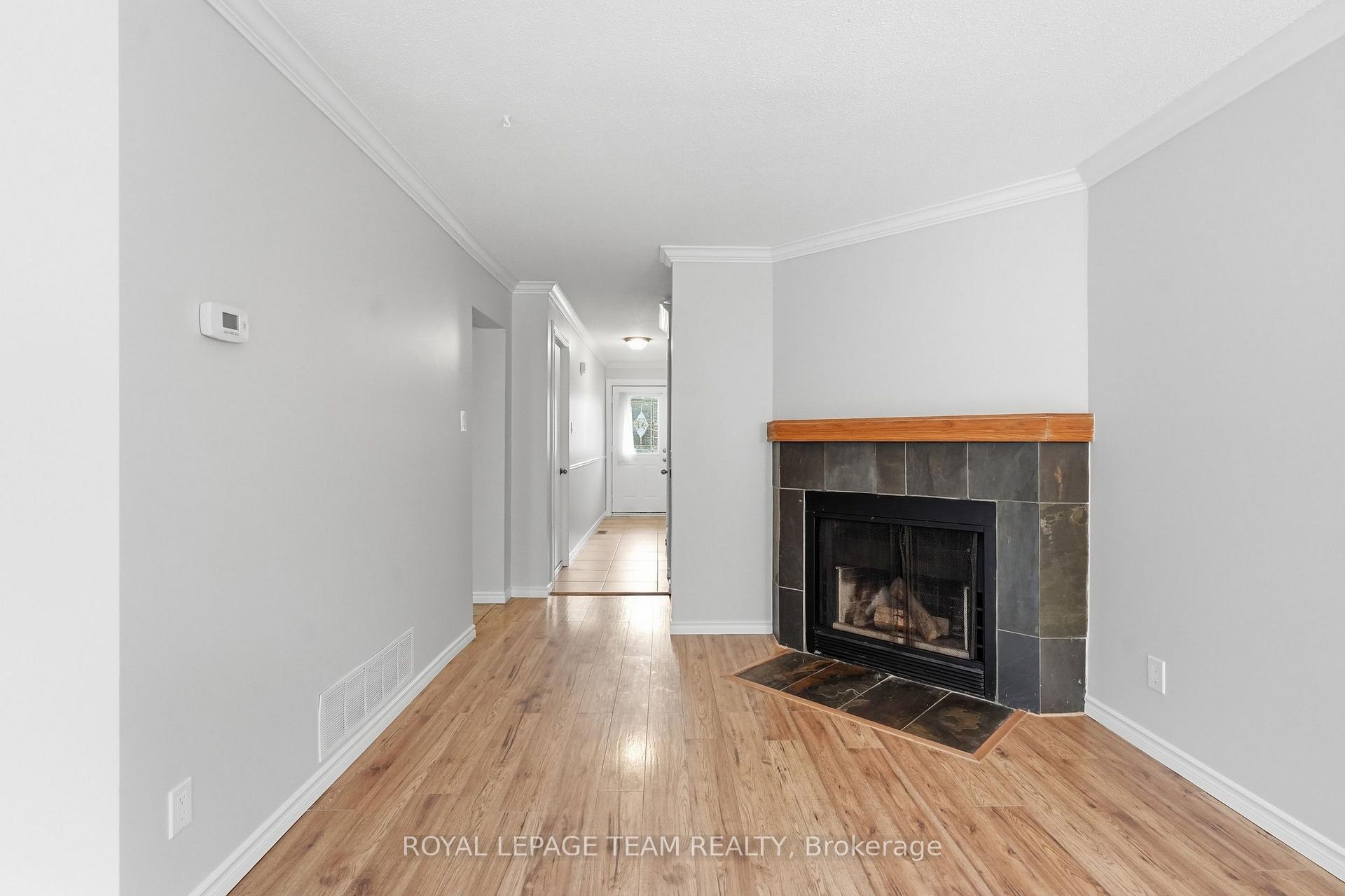 Photo 11 of 304 Valade Crescent, Ottawa, Fallingbrook/Pineridge — HOMEH