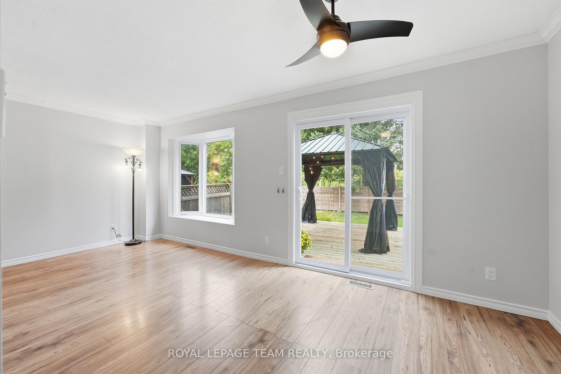 Photo 14 of 304 Valade Crescent, Ottawa, Fallingbrook/Pineridge — HOMEH