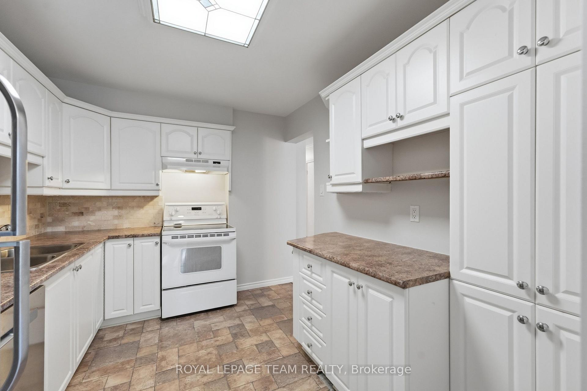 Photo 15 of 304 Valade Crescent, Ottawa, Fallingbrook/Pineridge — HOMEH
