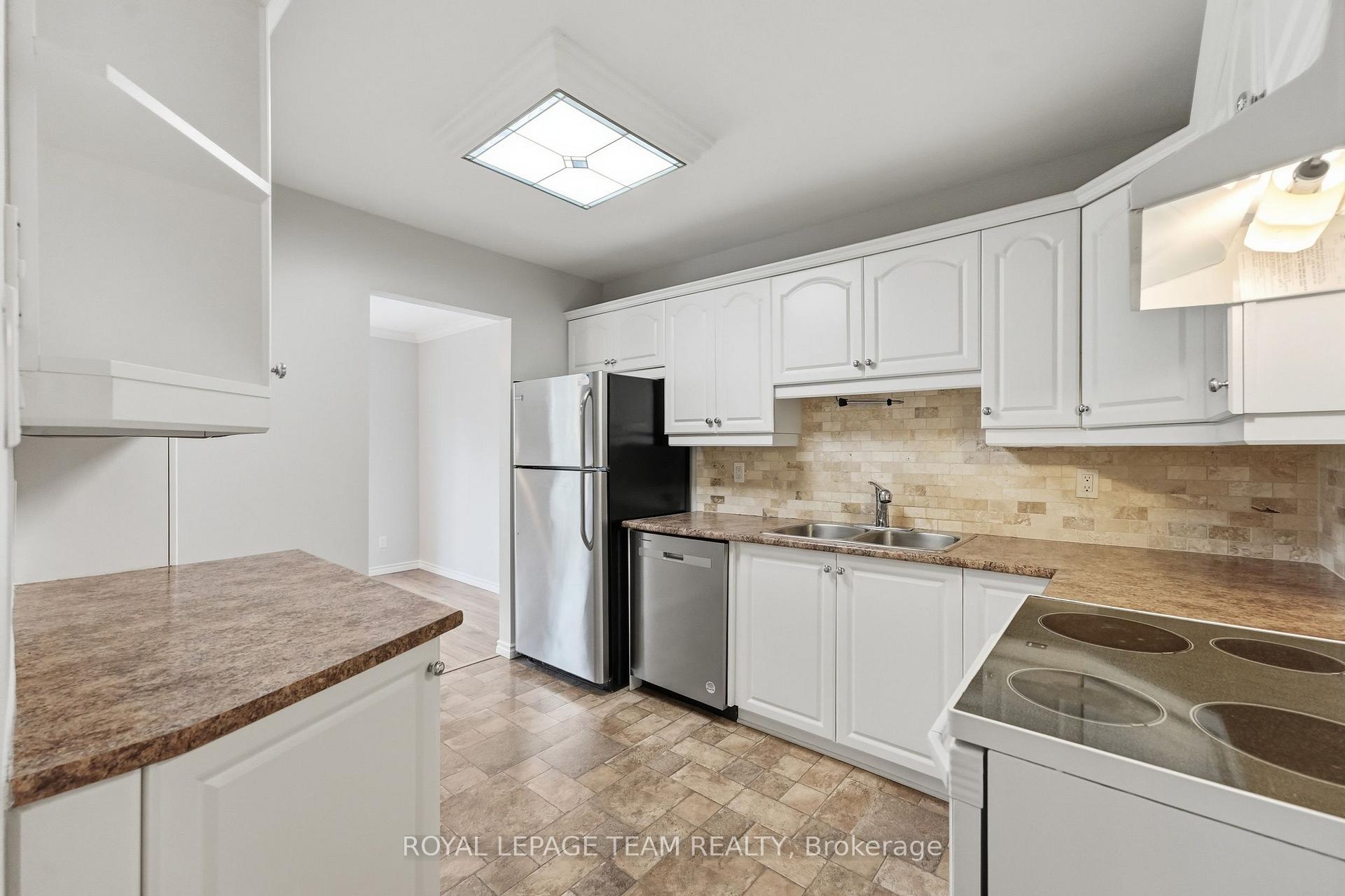 Photo 16 of 304 Valade Crescent, Ottawa, Fallingbrook/Pineridge — HOMEH