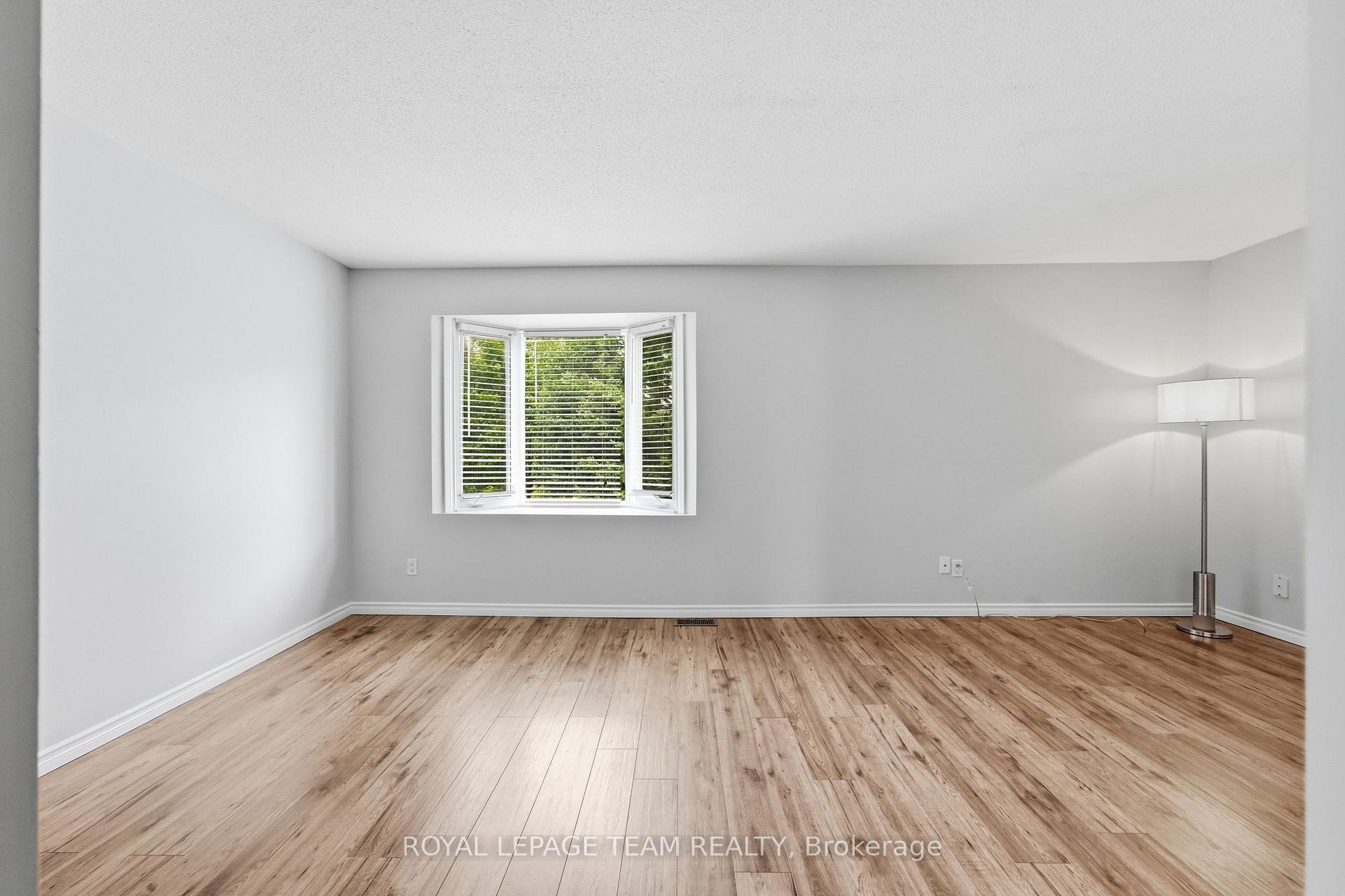Photo 19 of 304 Valade Crescent, Ottawa, Fallingbrook/Pineridge — HOMEH