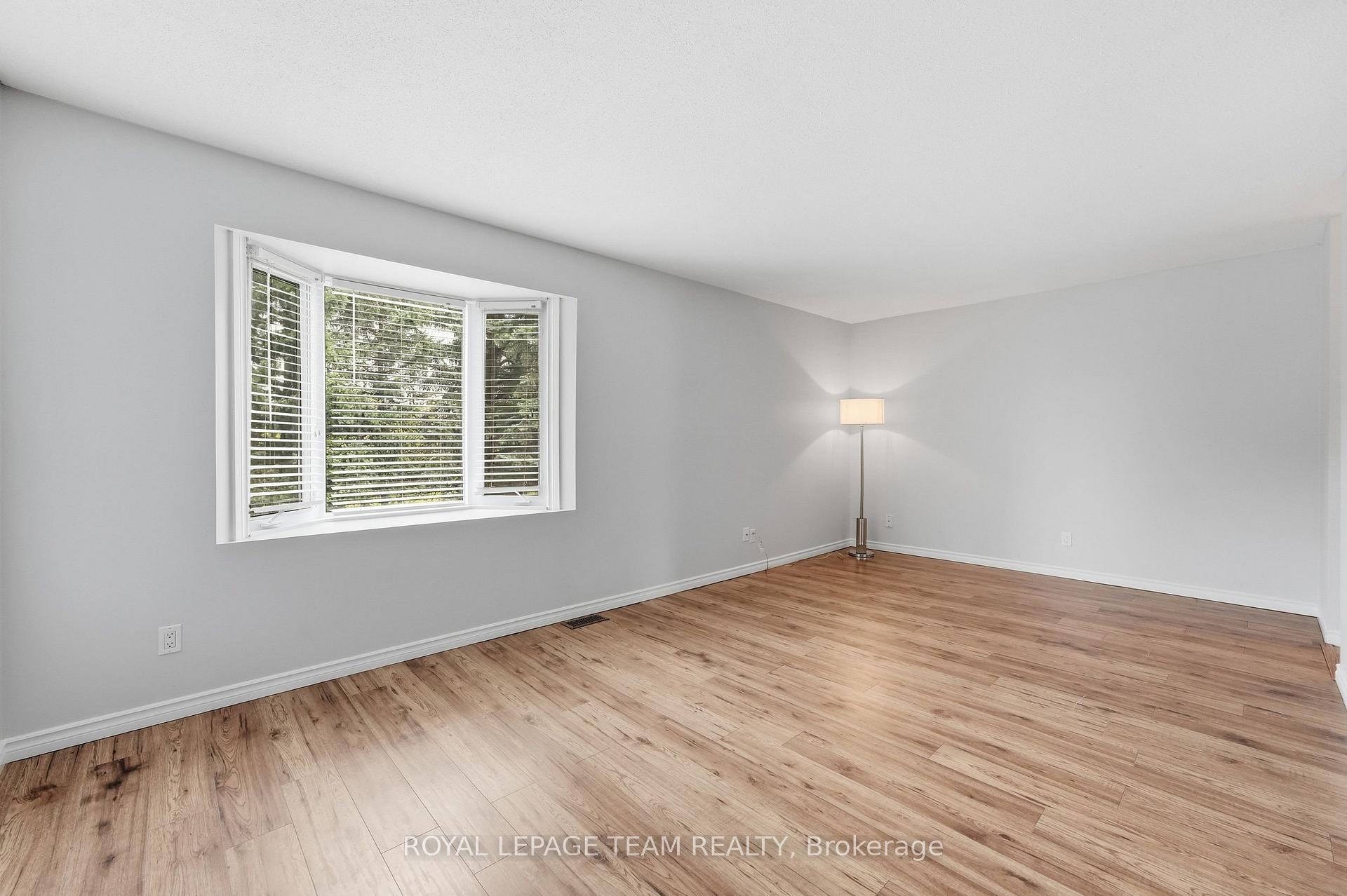 Photo 20 of 304 Valade Crescent, Ottawa, Fallingbrook/Pineridge — HOMEH