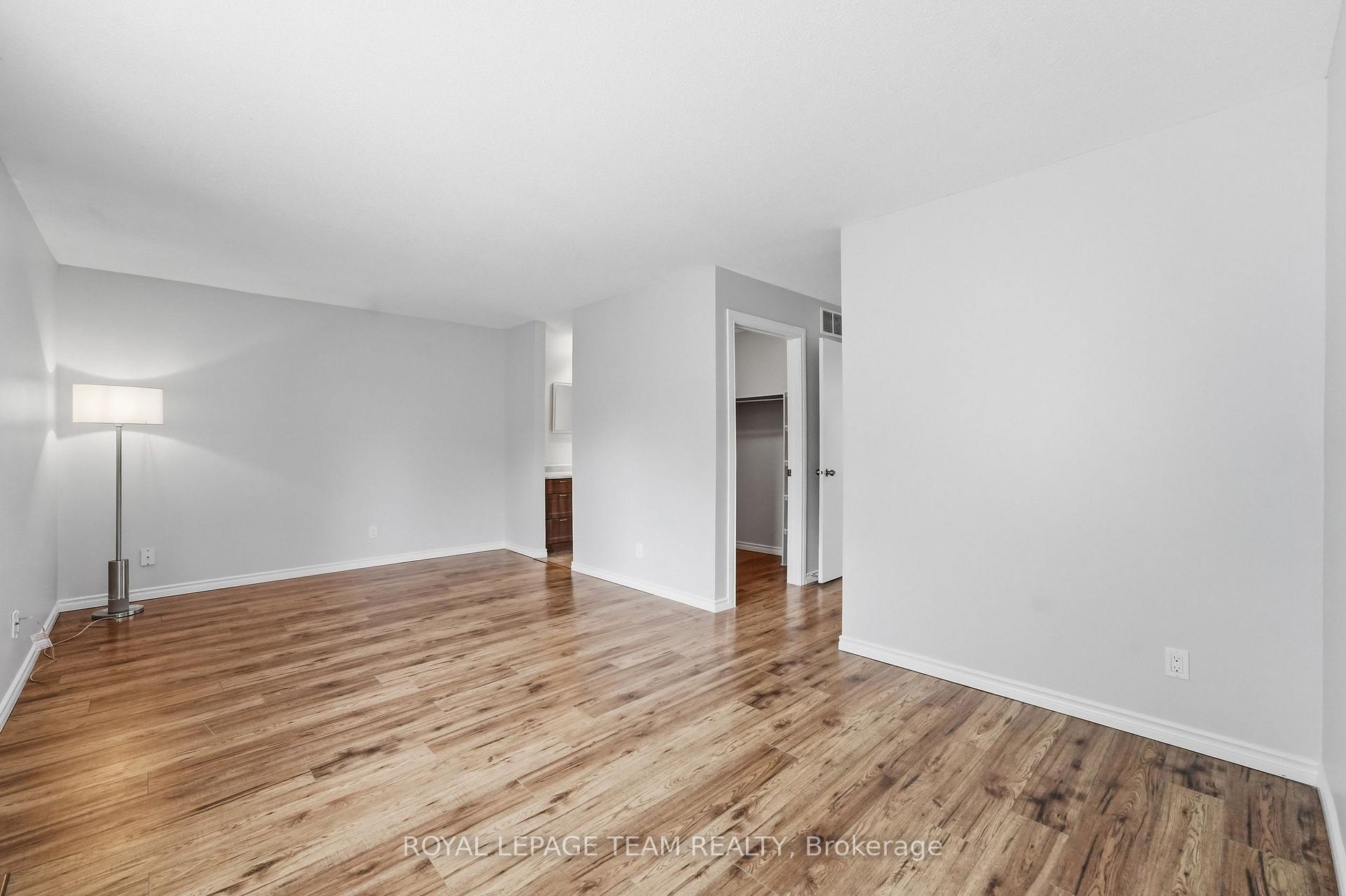 Photo 22 of 304 Valade Crescent, Ottawa, Fallingbrook/Pineridge — HOMEH