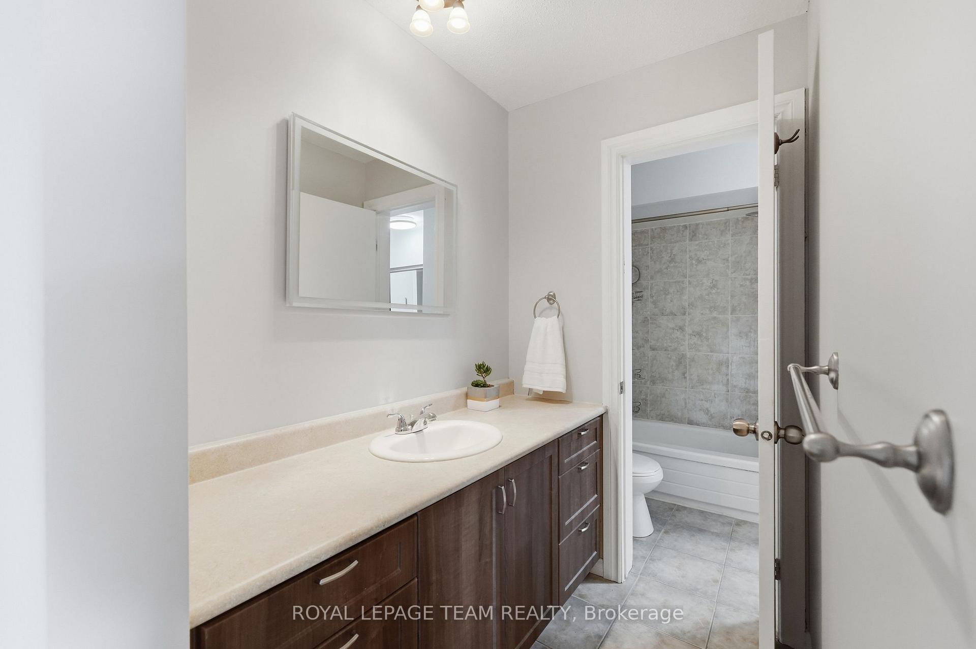 Photo 25 of 304 Valade Crescent, Ottawa, Fallingbrook/Pineridge — HOMEH