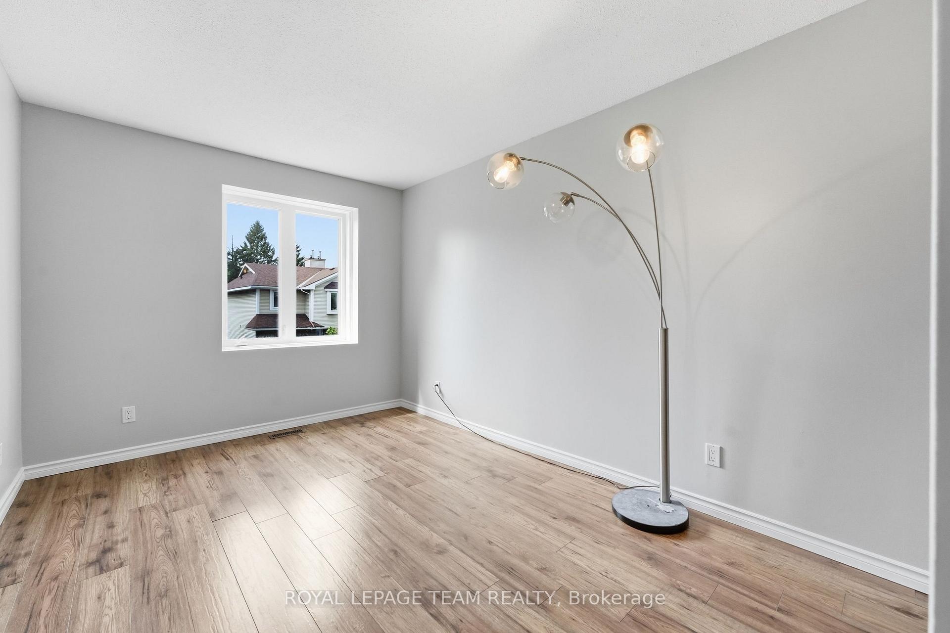 Photo 30 of 304 Valade Crescent, Ottawa, Fallingbrook/Pineridge — HOMEH
