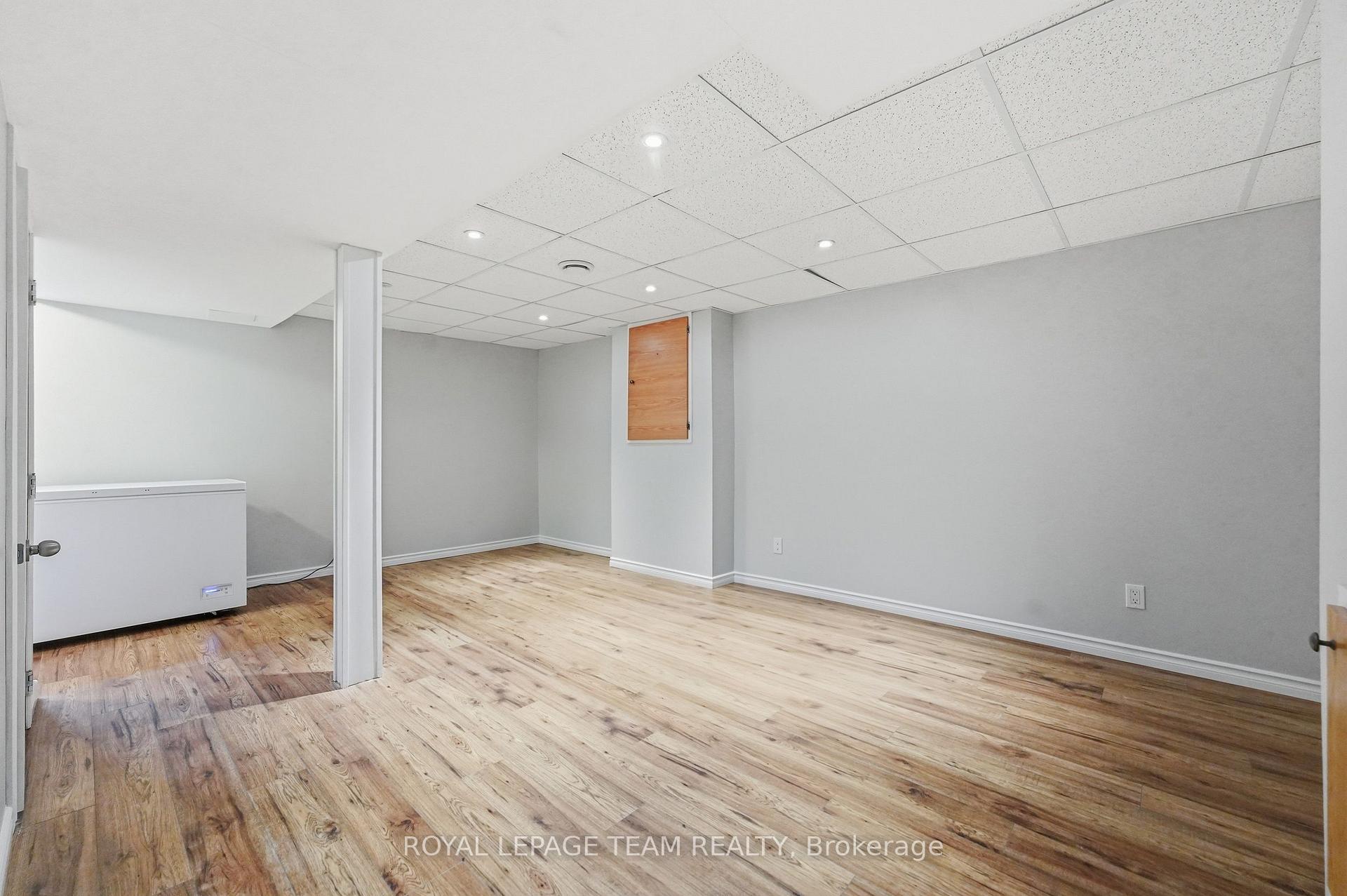Photo 32 of 304 Valade Crescent, Ottawa, Fallingbrook/Pineridge — HOMEH