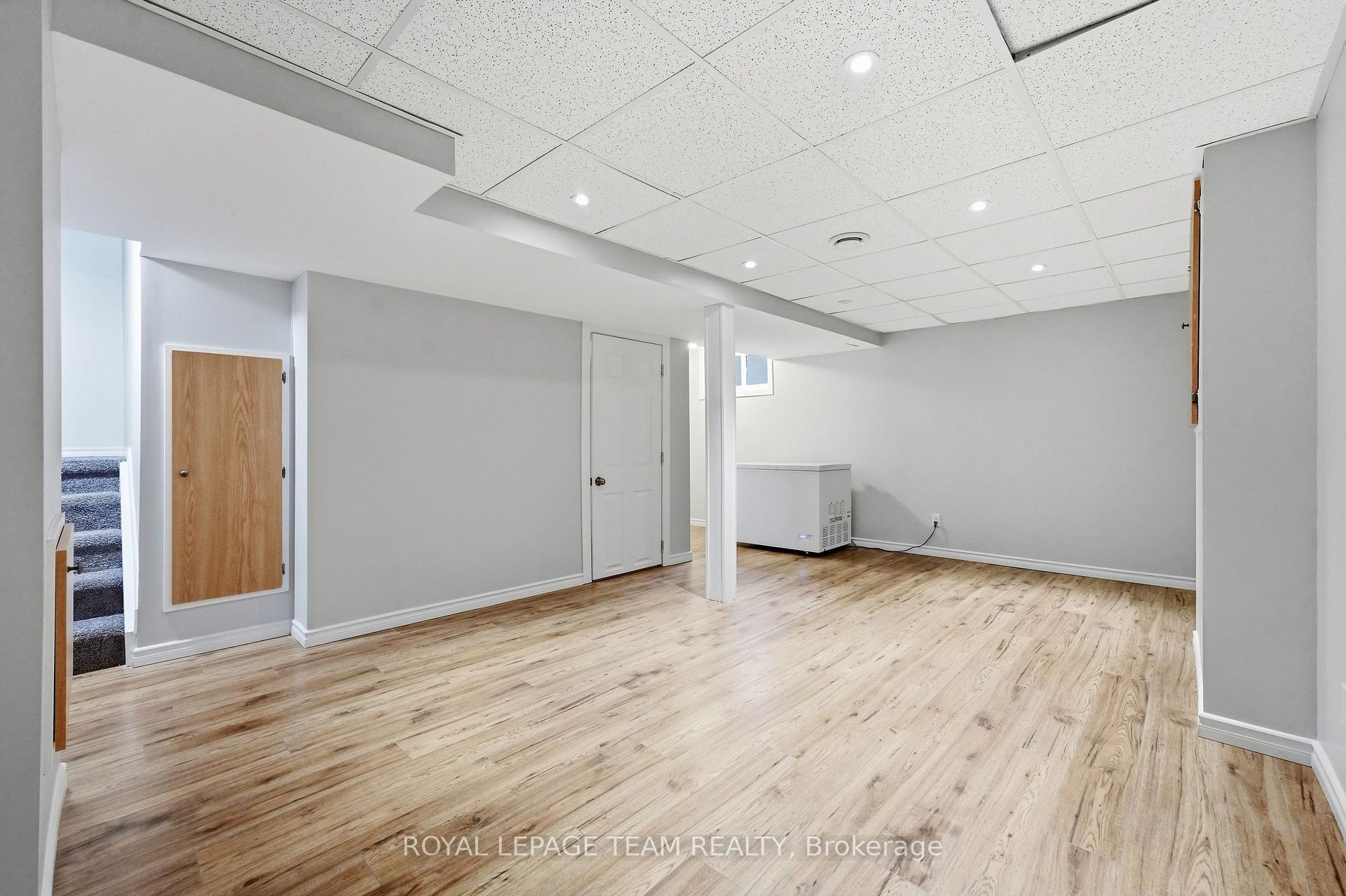 Photo 33 of 304 Valade Crescent, Ottawa, Fallingbrook/Pineridge — HOMEH