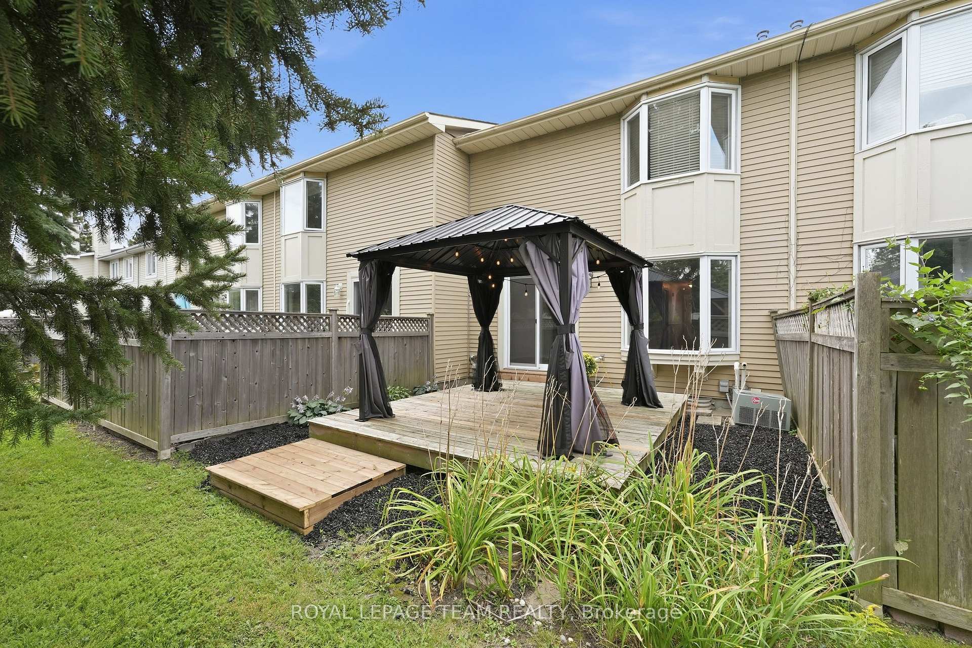 Photo 39 of 304 Valade Crescent, Ottawa, Fallingbrook/Pineridge — HOMEH