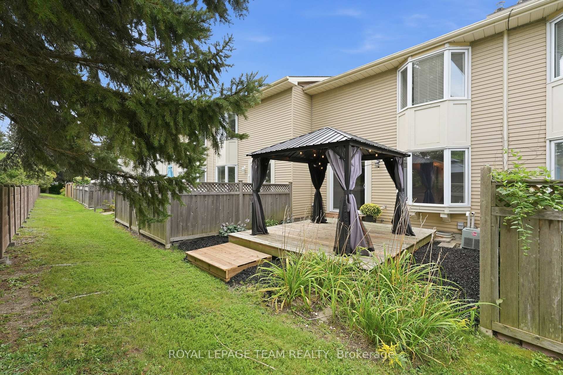 Photo 41 of 304 Valade Crescent, Ottawa, Fallingbrook/Pineridge — HOMEH
