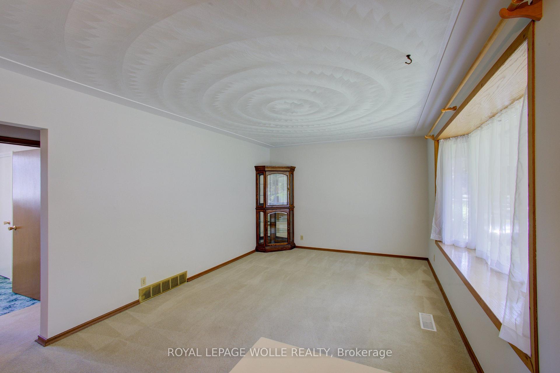 Photo 5 of 52 Queenston Crescent, Kitchener, Grand River North — HOMEH