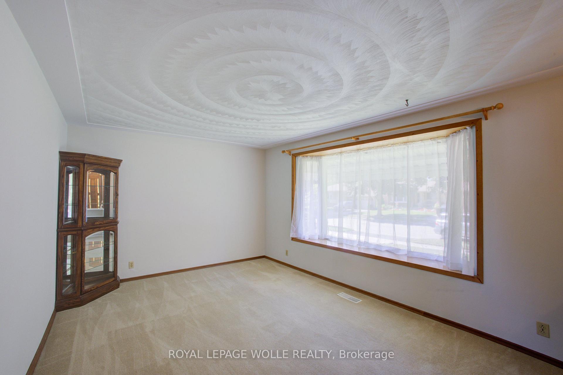 Photo 6 of 52 Queenston Crescent, Kitchener, Grand River North — HOMEH