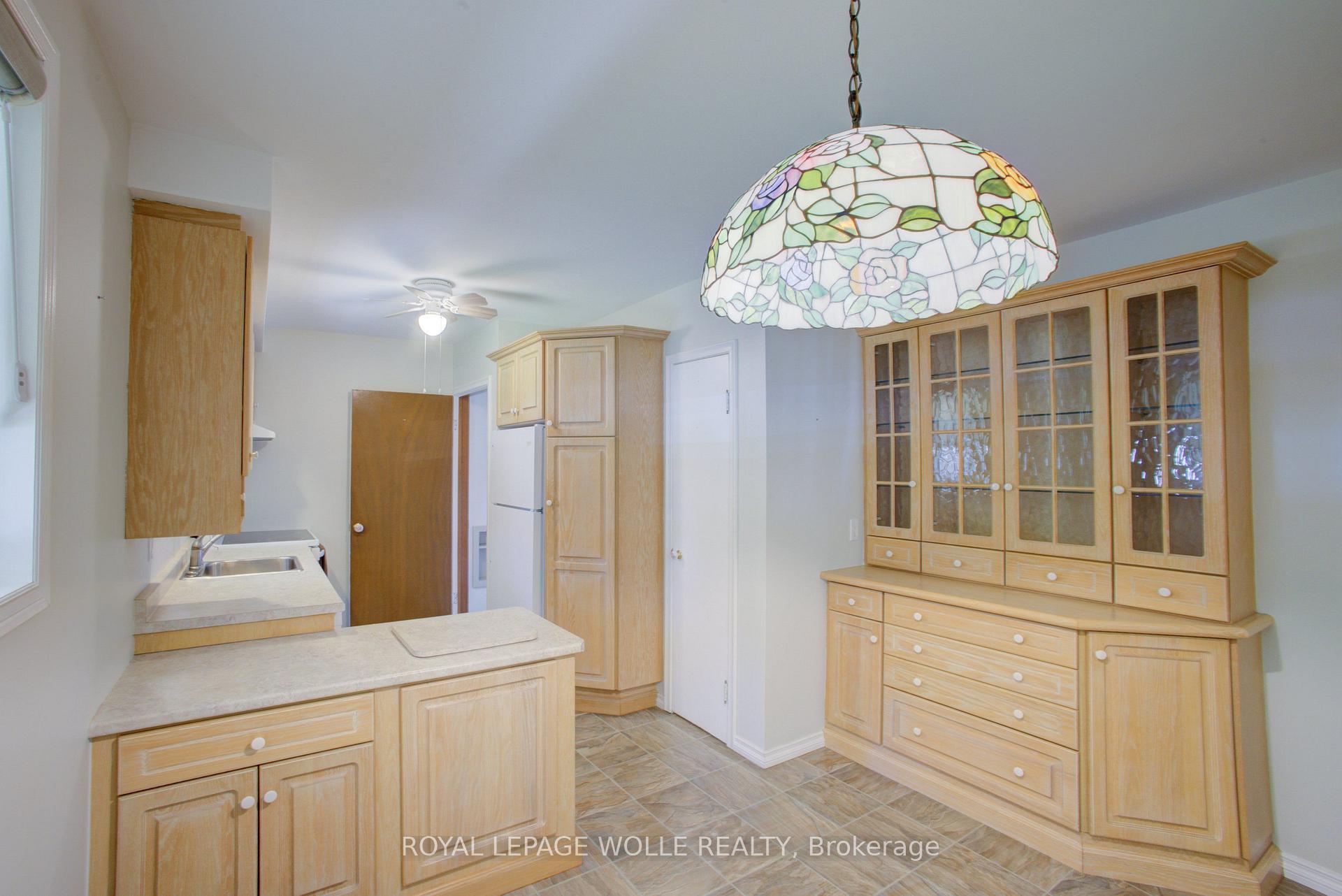 Photo 9 of 52 Queenston Crescent, Kitchener, Grand River North — HOMEH