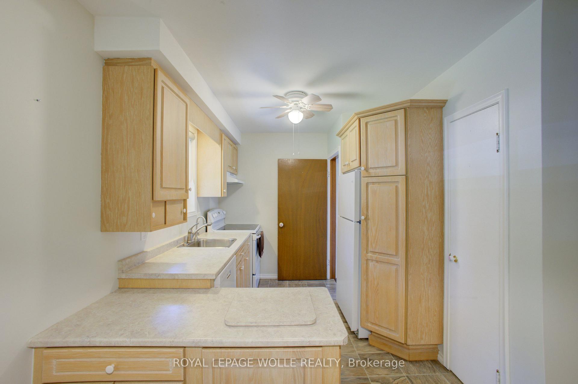 Photo 13 of 52 Queenston Crescent, Kitchener, Grand River North — HOMEH