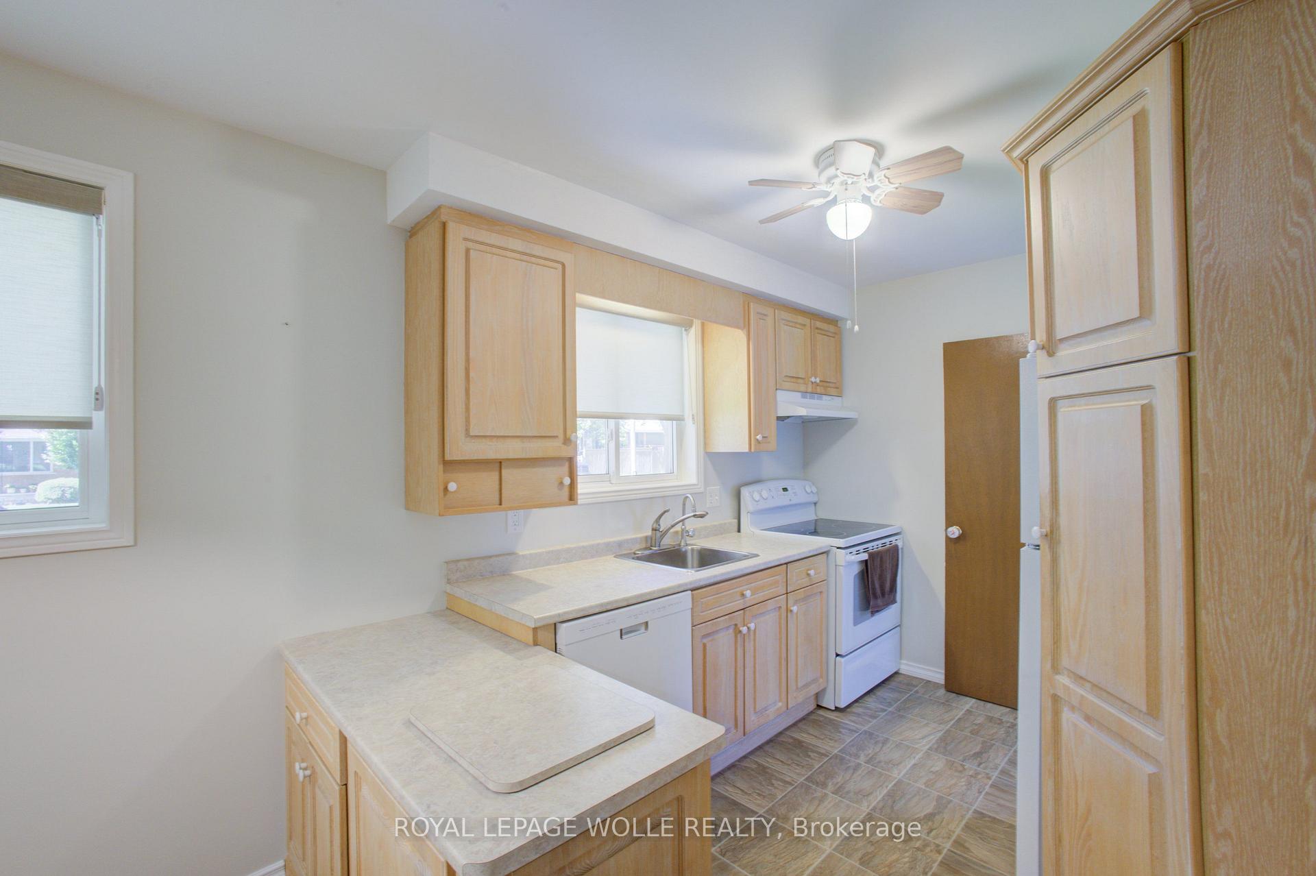 Photo 14 of 52 Queenston Crescent, Kitchener, Grand River North — HOMEH