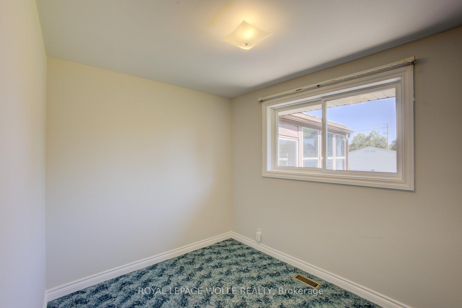 Photo 24 of 52 Queenston Crescent, Kitchener, Grand River North — HOMEH